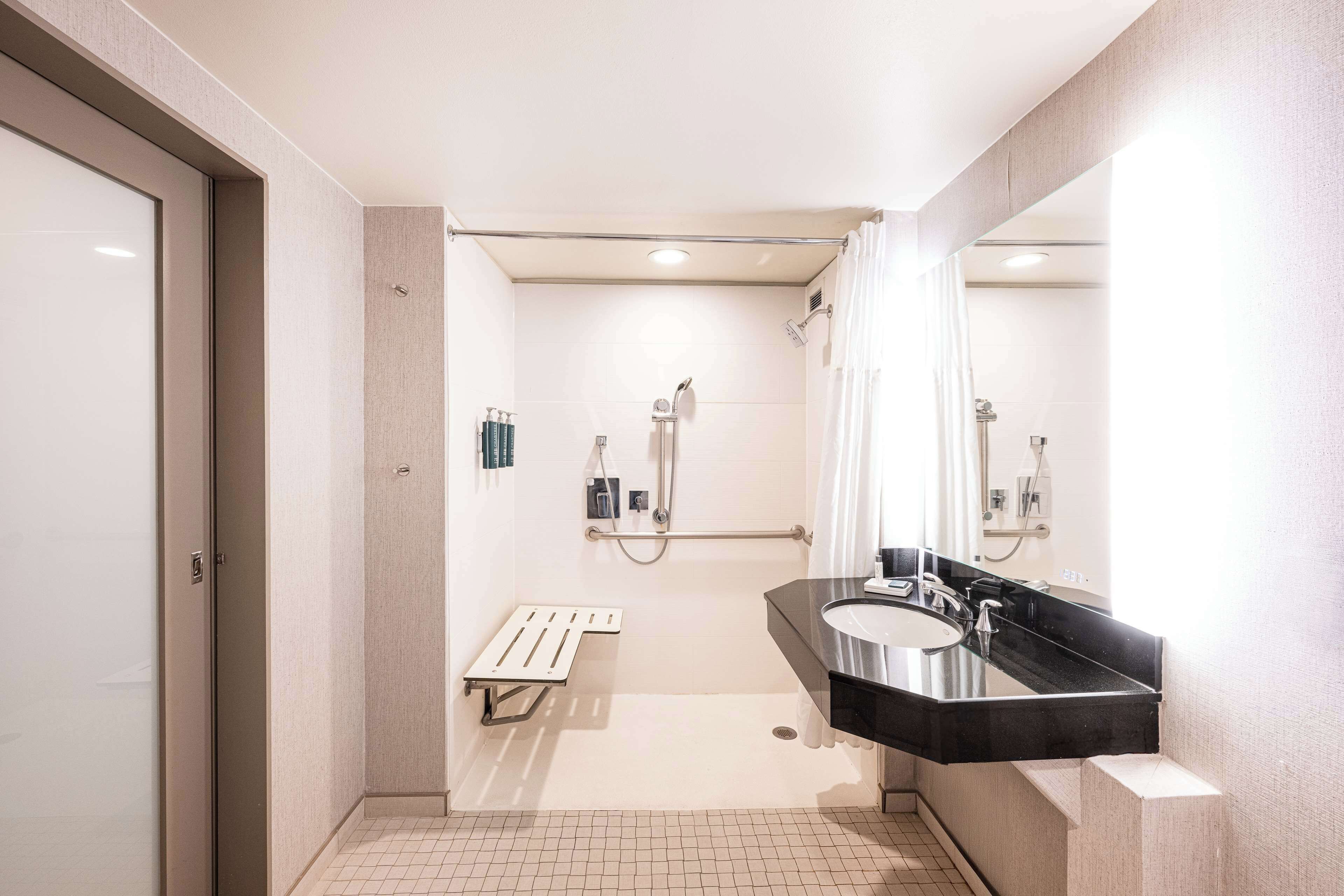Room, 2 Queen Beds, Accessible, Bathtub (Mobility/Hearing Accessible)