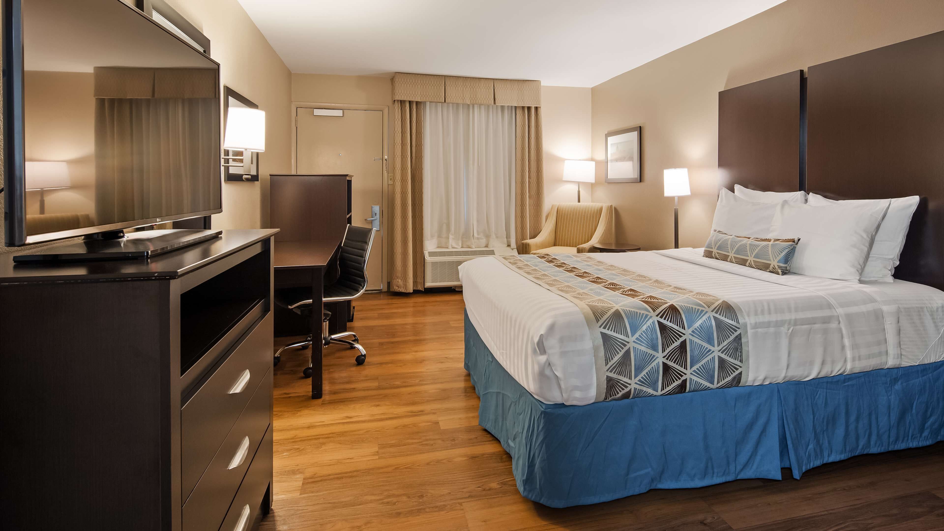 Standard Room, 1 Queen Bed, Non Smoking