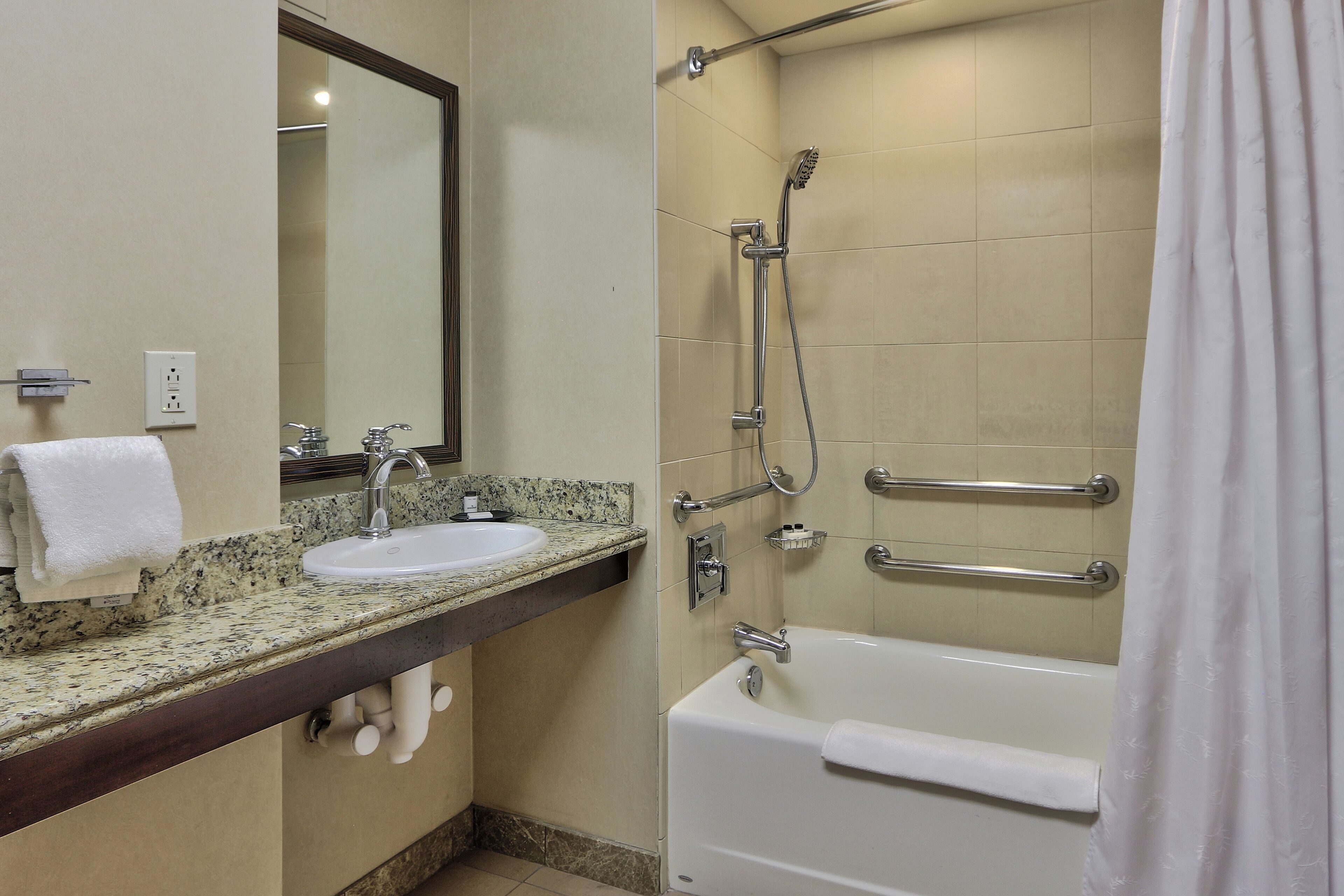 Room, 1 King Bed (Mobility/Hearing Accessible, Tub)