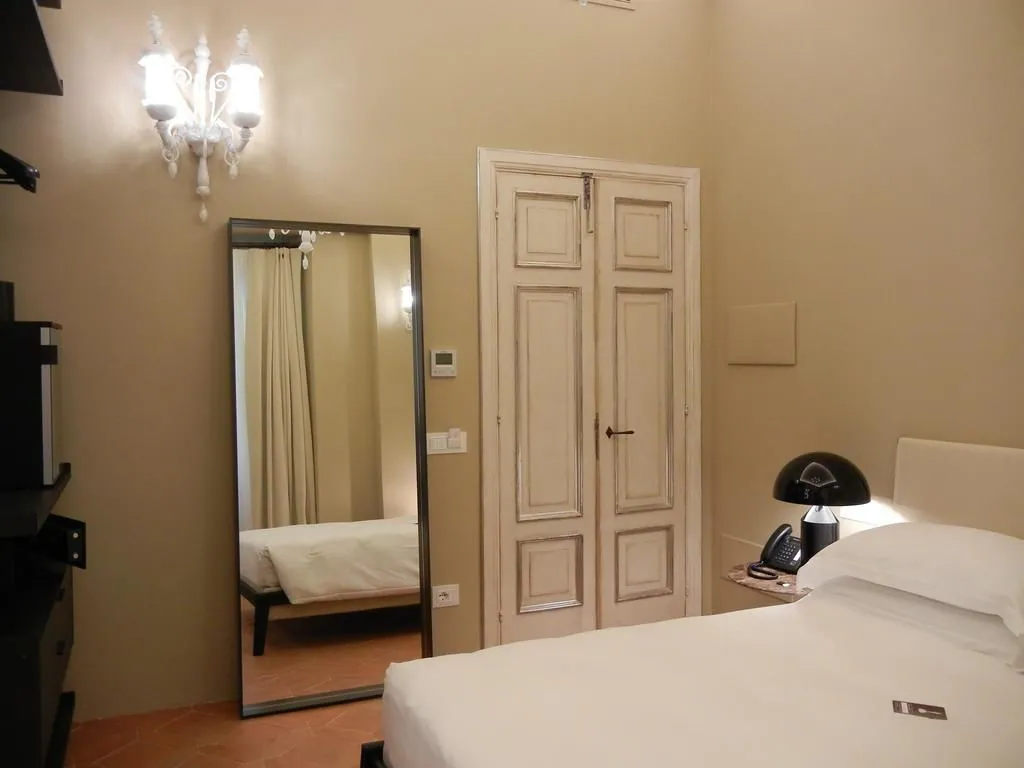 Deluxe Double Room, Annex Building (King, No Pets- Adults Only)