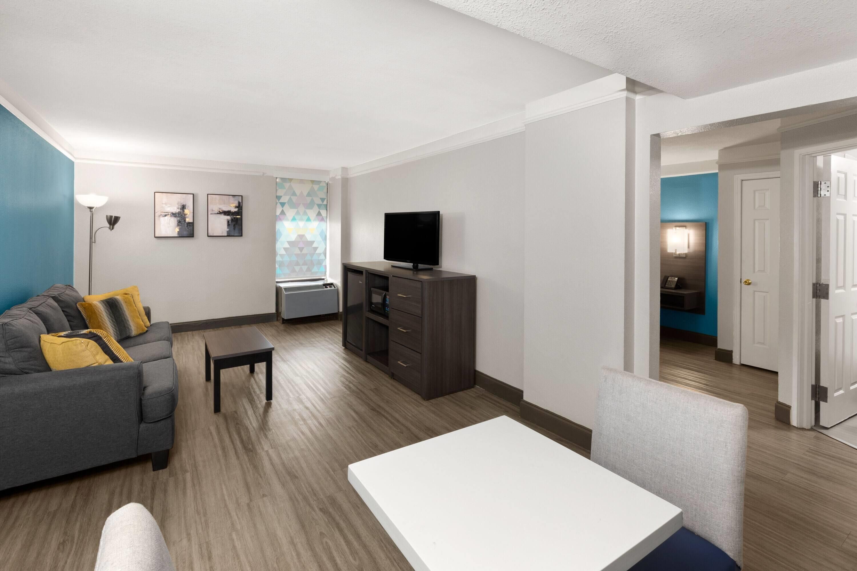 Suite, 1 King Bed, Non Smoking