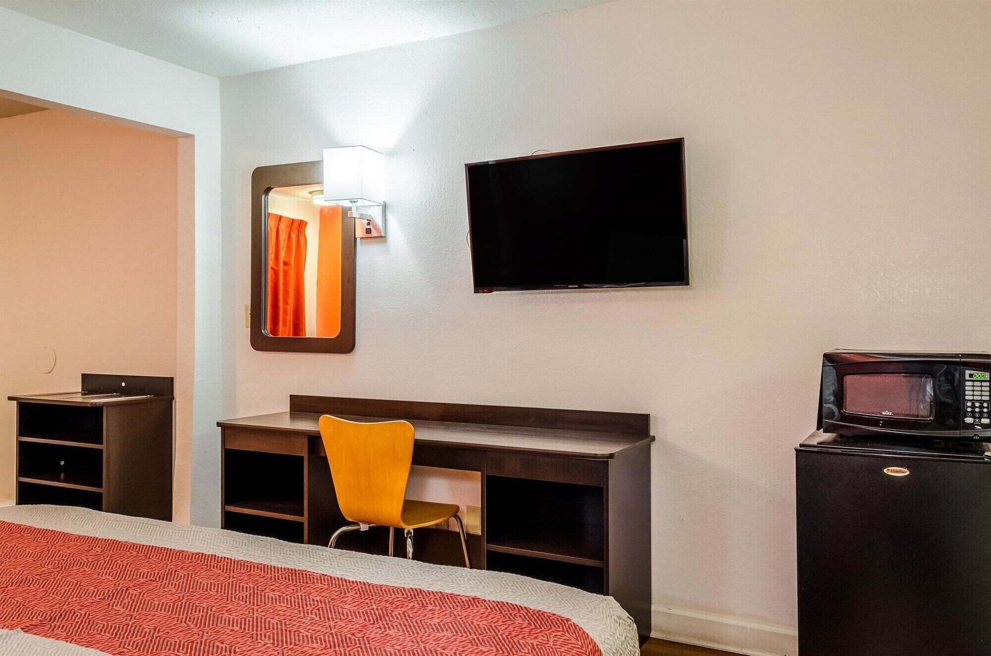Deluxe Room, 1 King Bed, Smoking, Refrigerator & Microwave