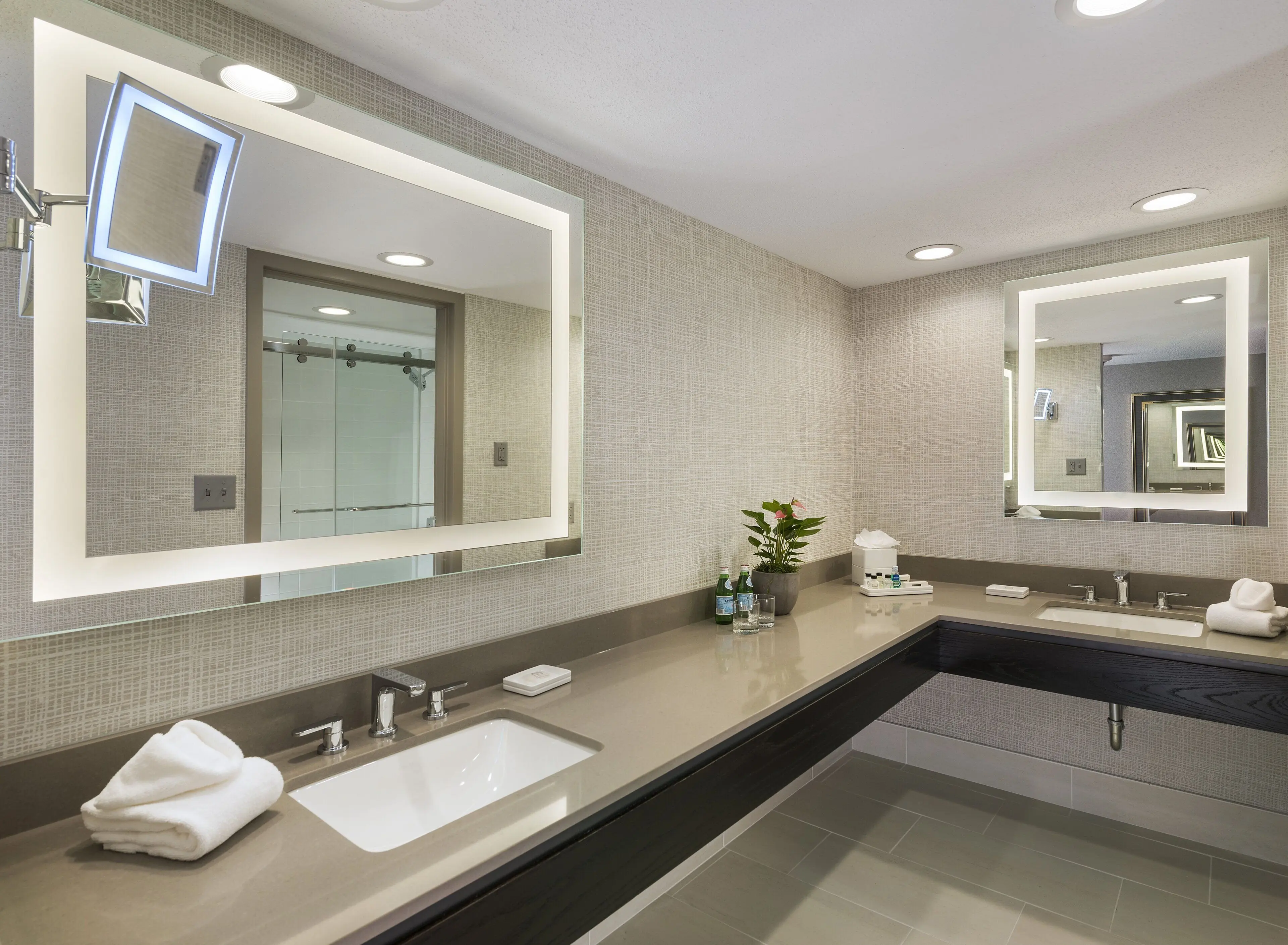 Standard Room, 2 Queen Beds, Accessible Bathtub (Mobility) Standard Room, 2 Queen Beds, Accessible Bathtub (Mobility)