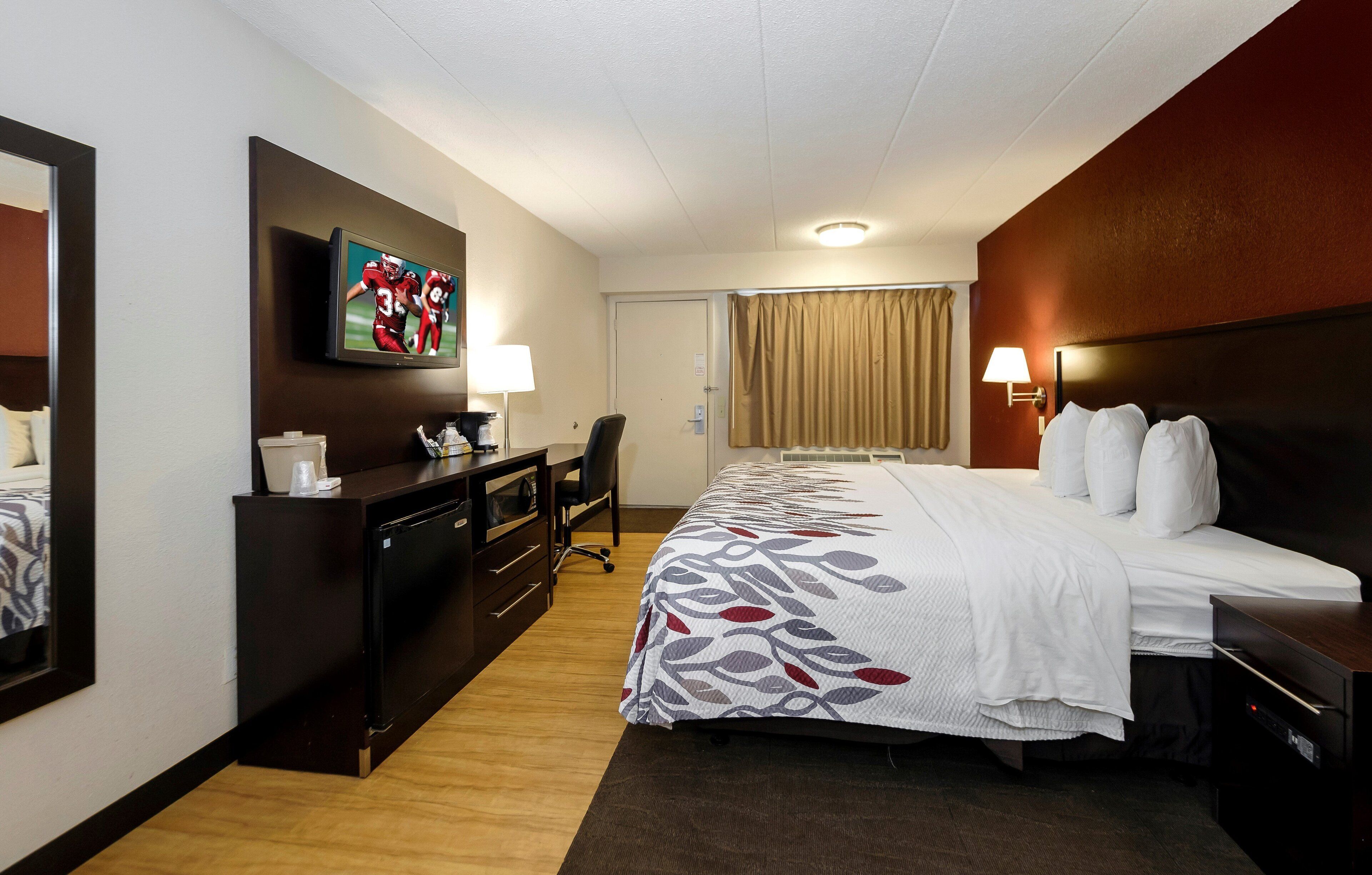 Deluxe Room, 1 King Bed, Accessible, Non Smoking (Roll-In Shower)