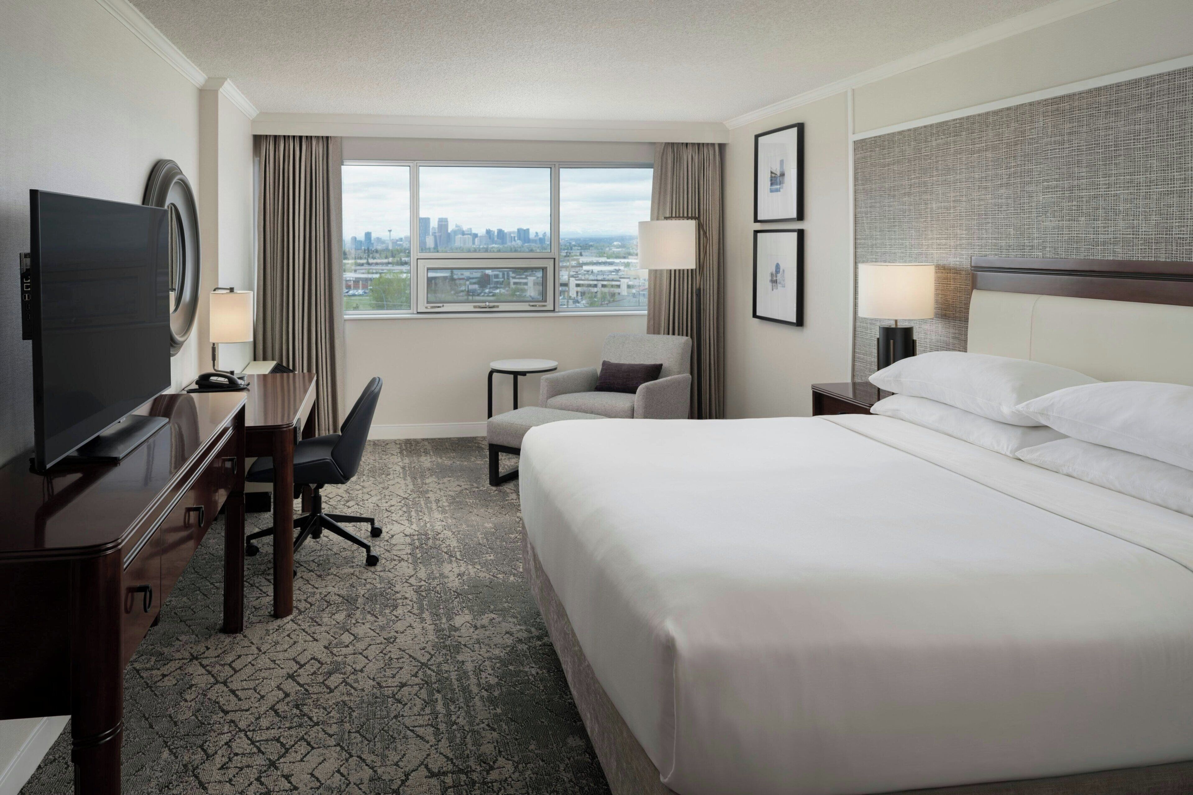 Deluxe Room, 1 King Bed (Guest, Club lounge access)