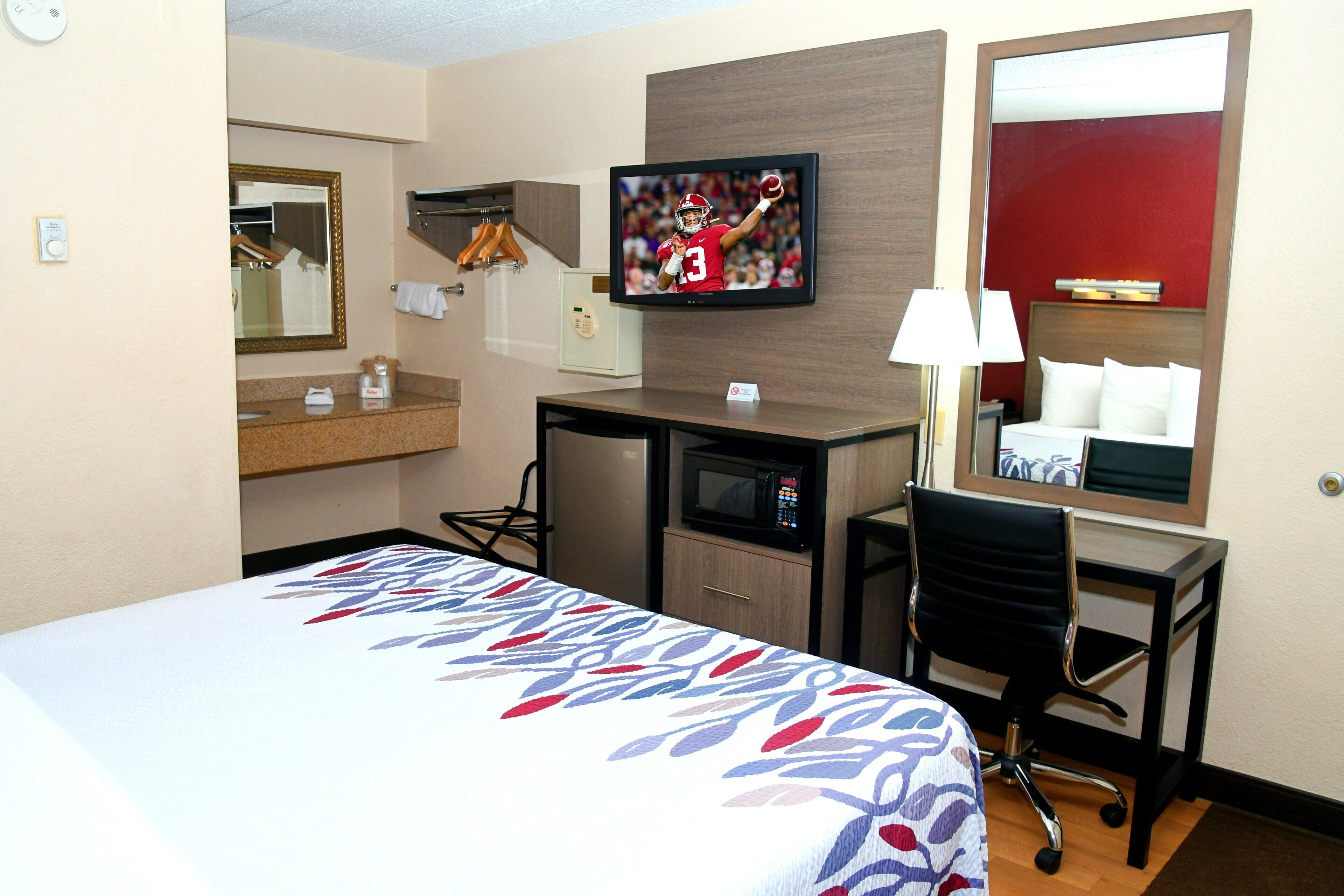 Superior Room, 1 King Bed, Accessible (Smoke Free)