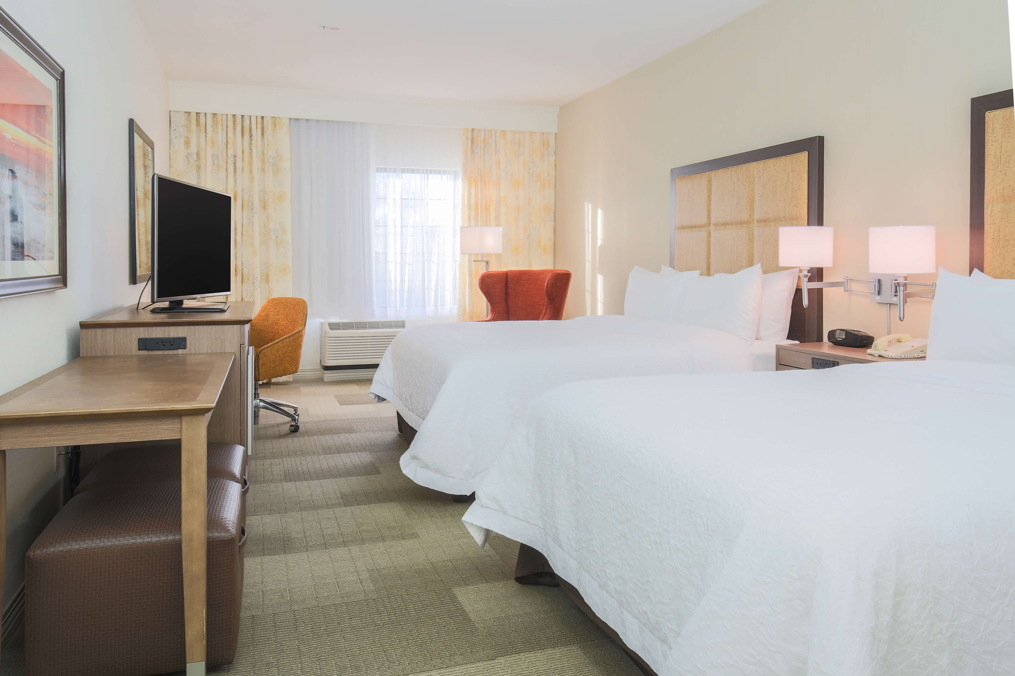 Room, 2 Queen Beds, Accessible, Bathtub (Mobility & Hearing)