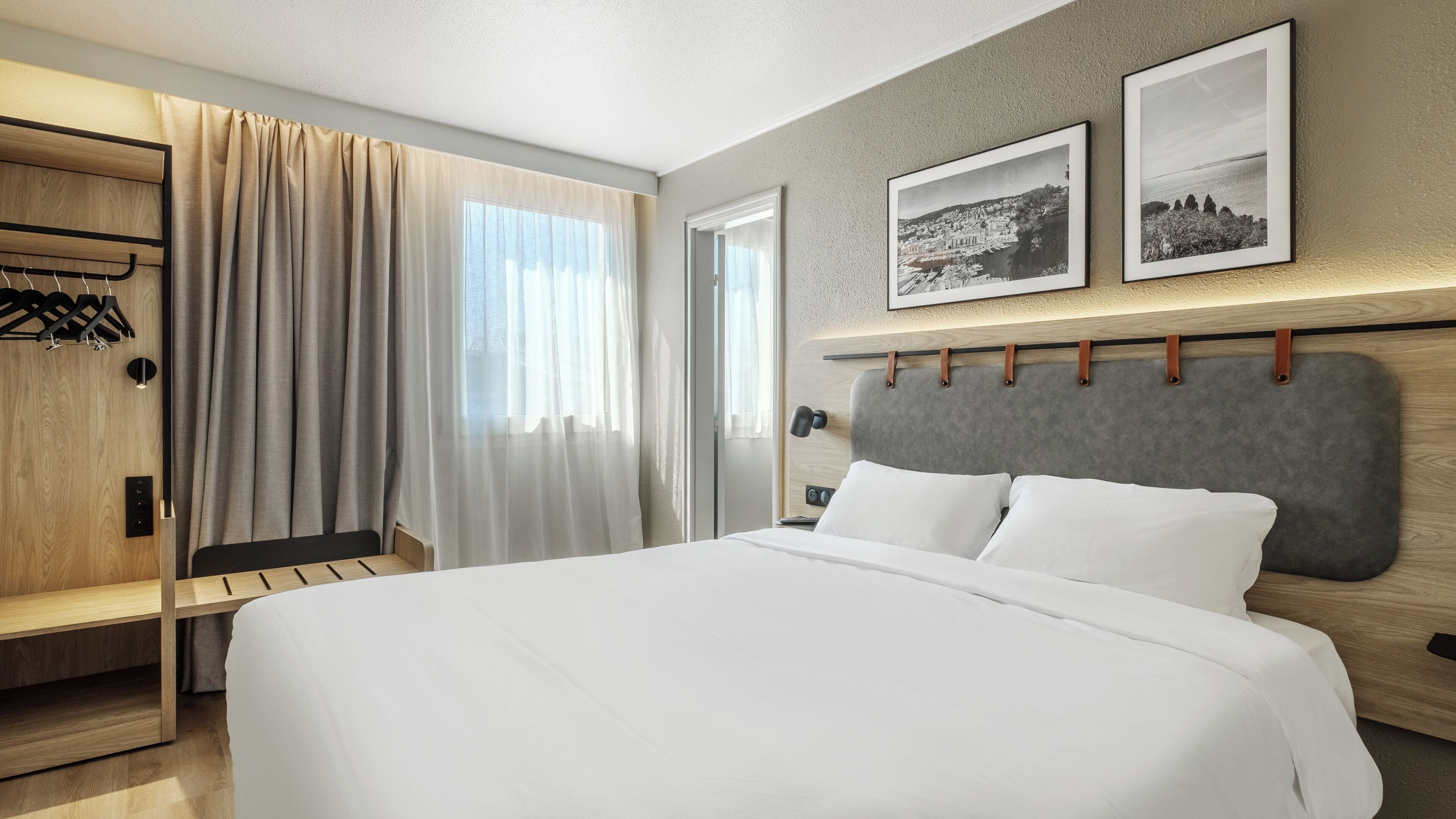 Junior Suite, 1 Queen Bed with Sofa bed