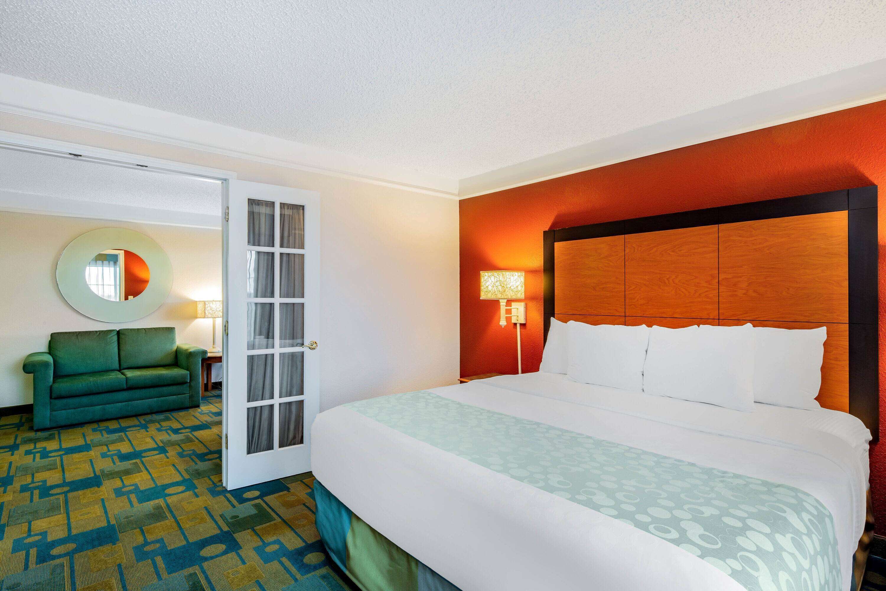 Suite, 1 King Bed, Non Smoking