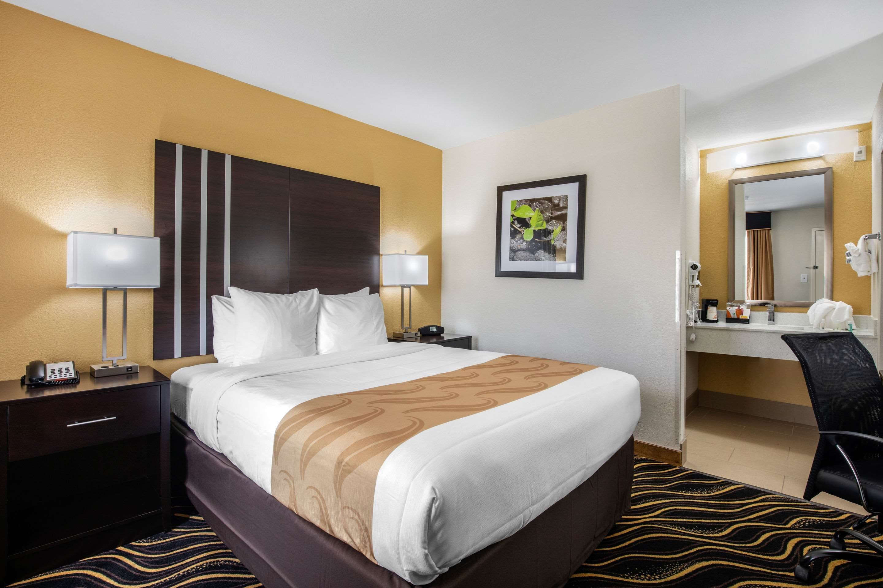 Economy Room, 1 Queen Bed, Non Smoking
