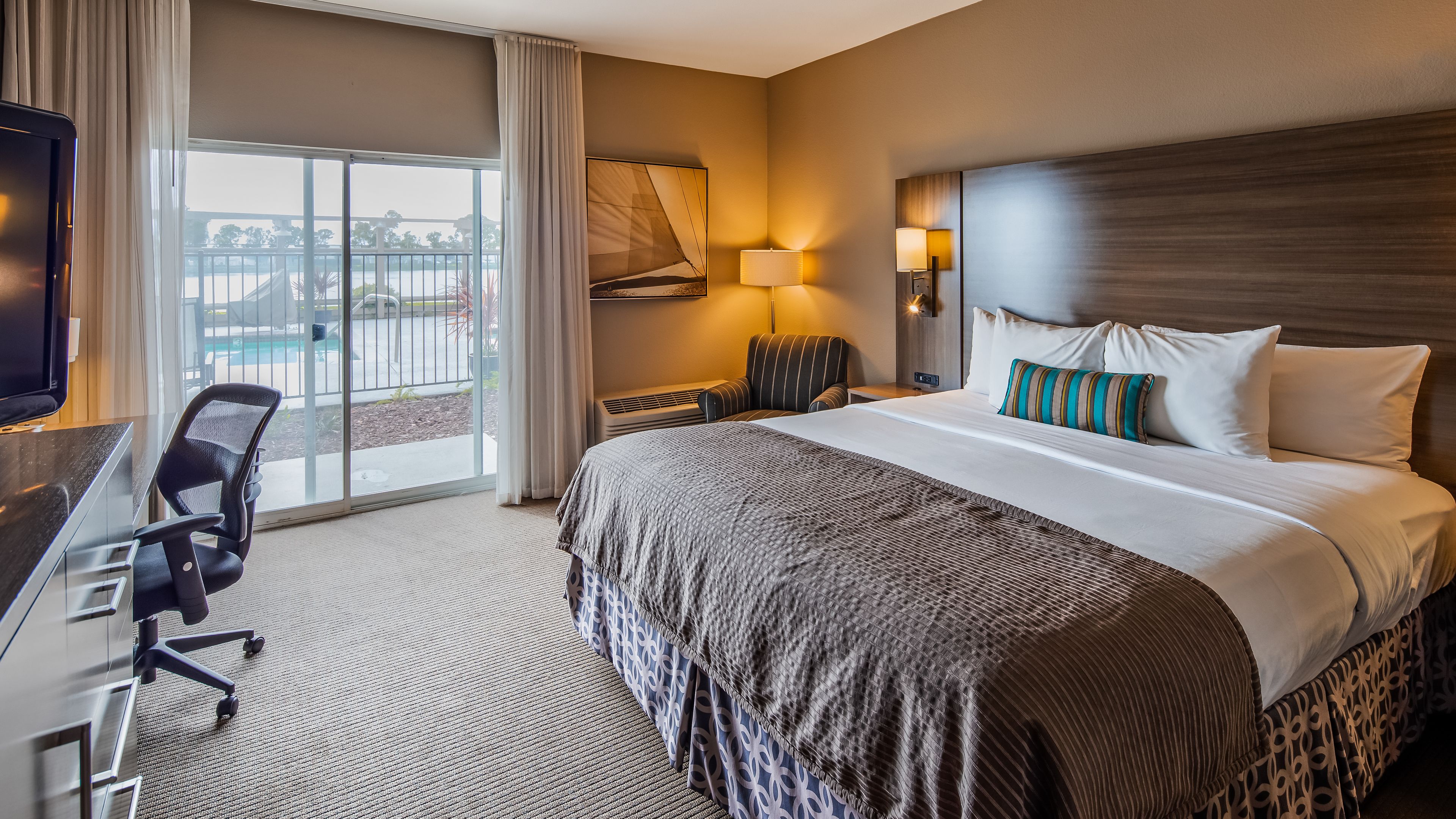 Traditional Room, 1 King Bed, Water View