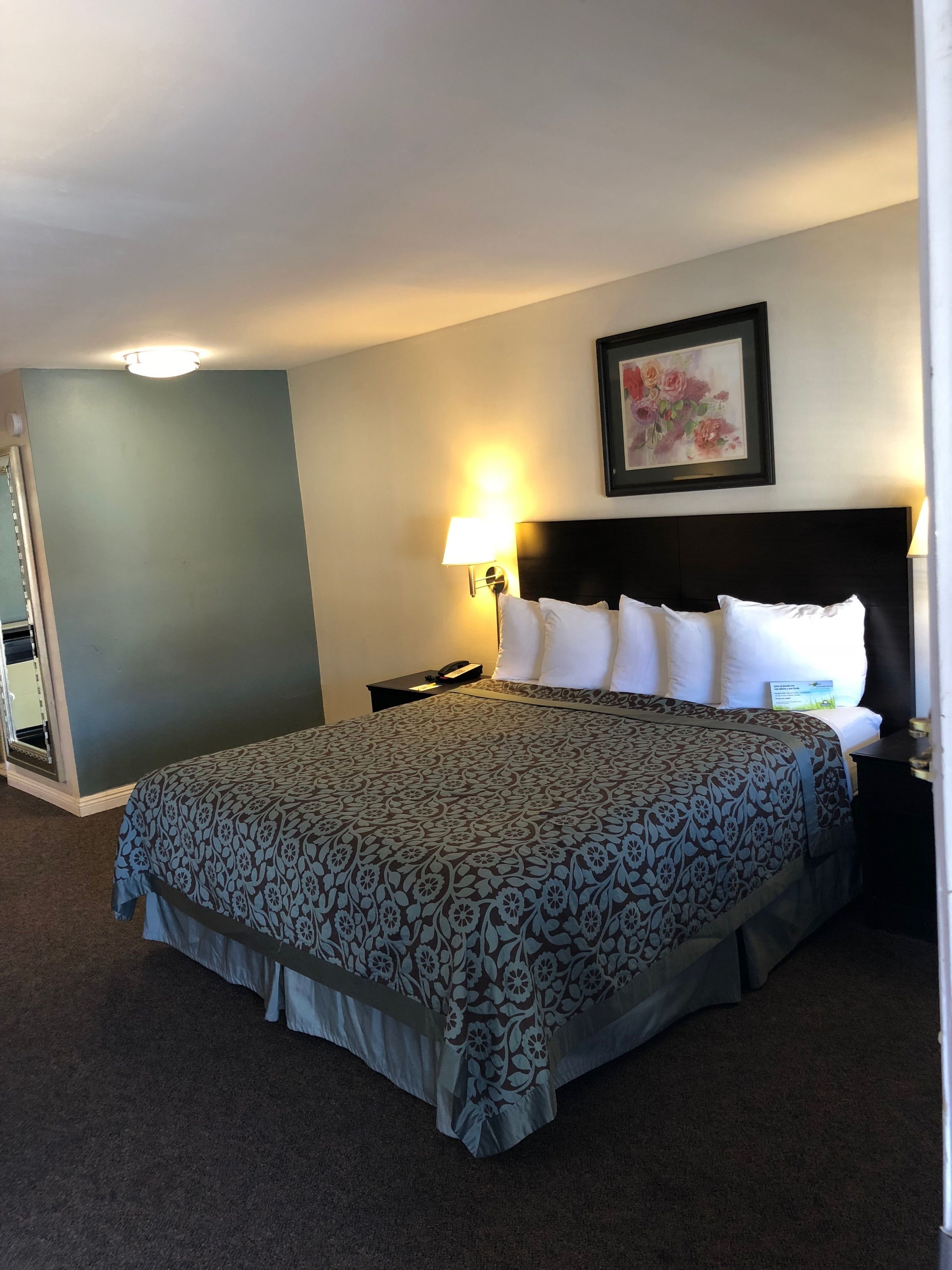 Standard Room, 1 King Bed