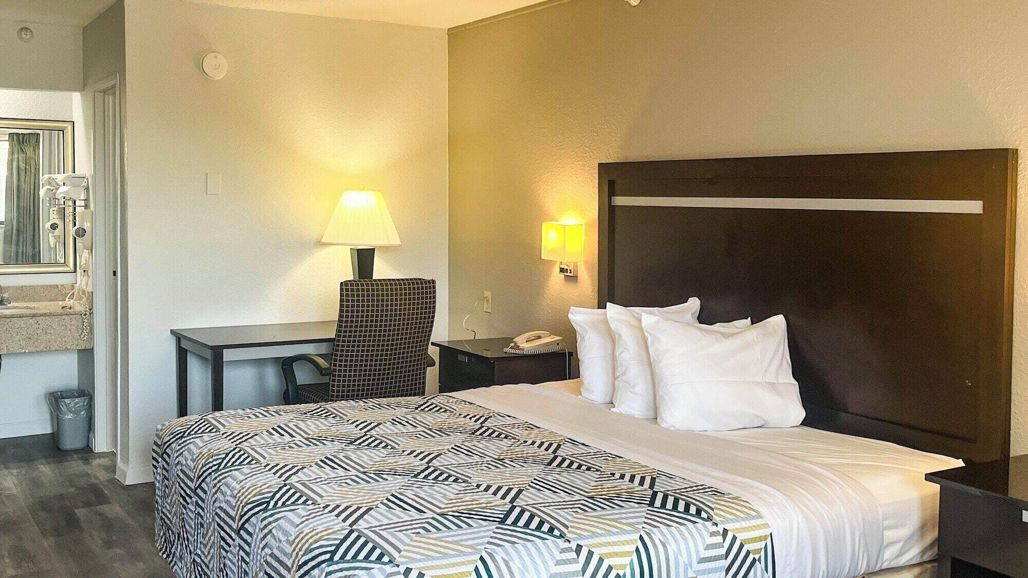 Deluxe Room, 1 King Bed, Refrigerator & Microwave