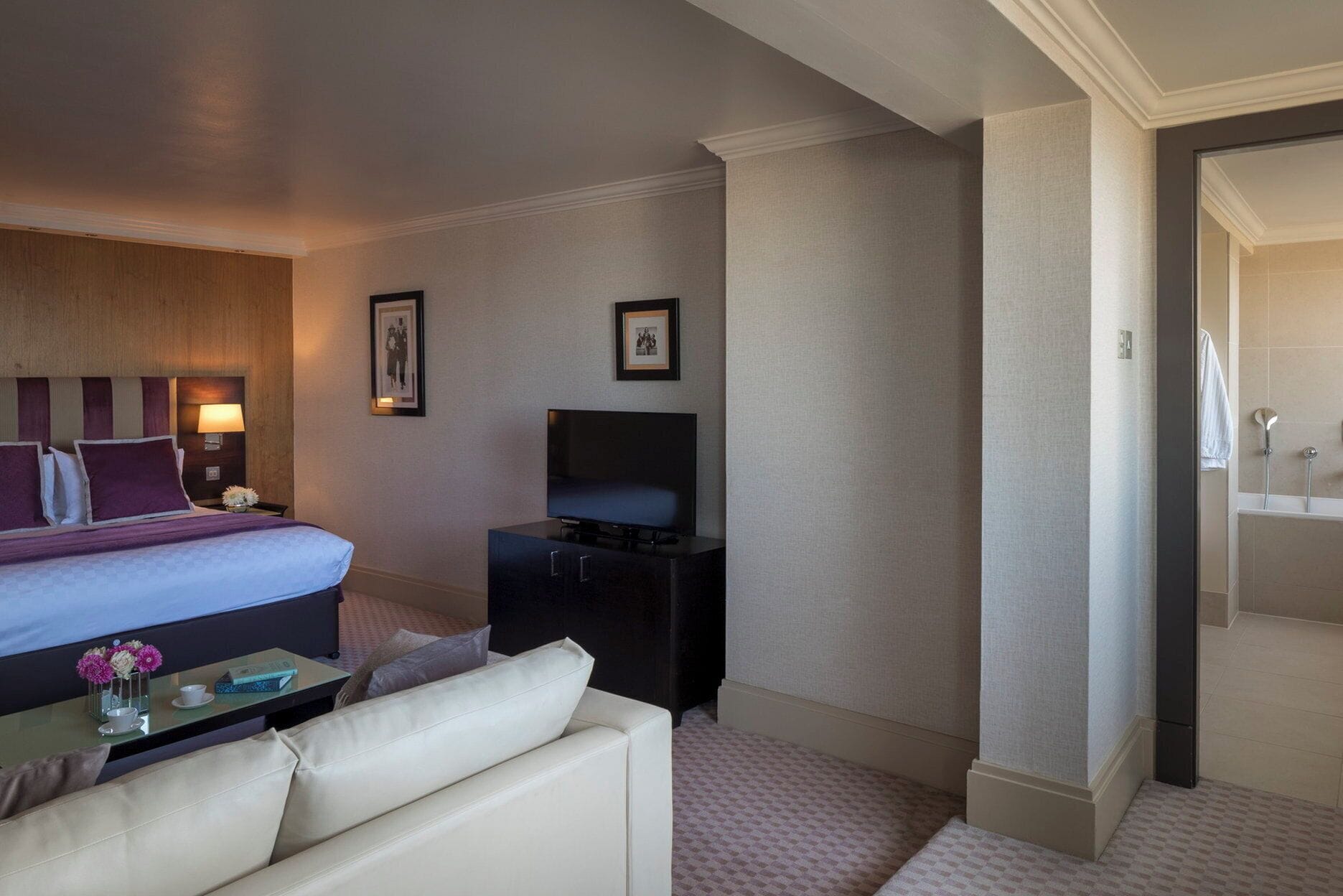 Deluxe Suite, 1 King Bed with Sofa bed (Junior King Suite)