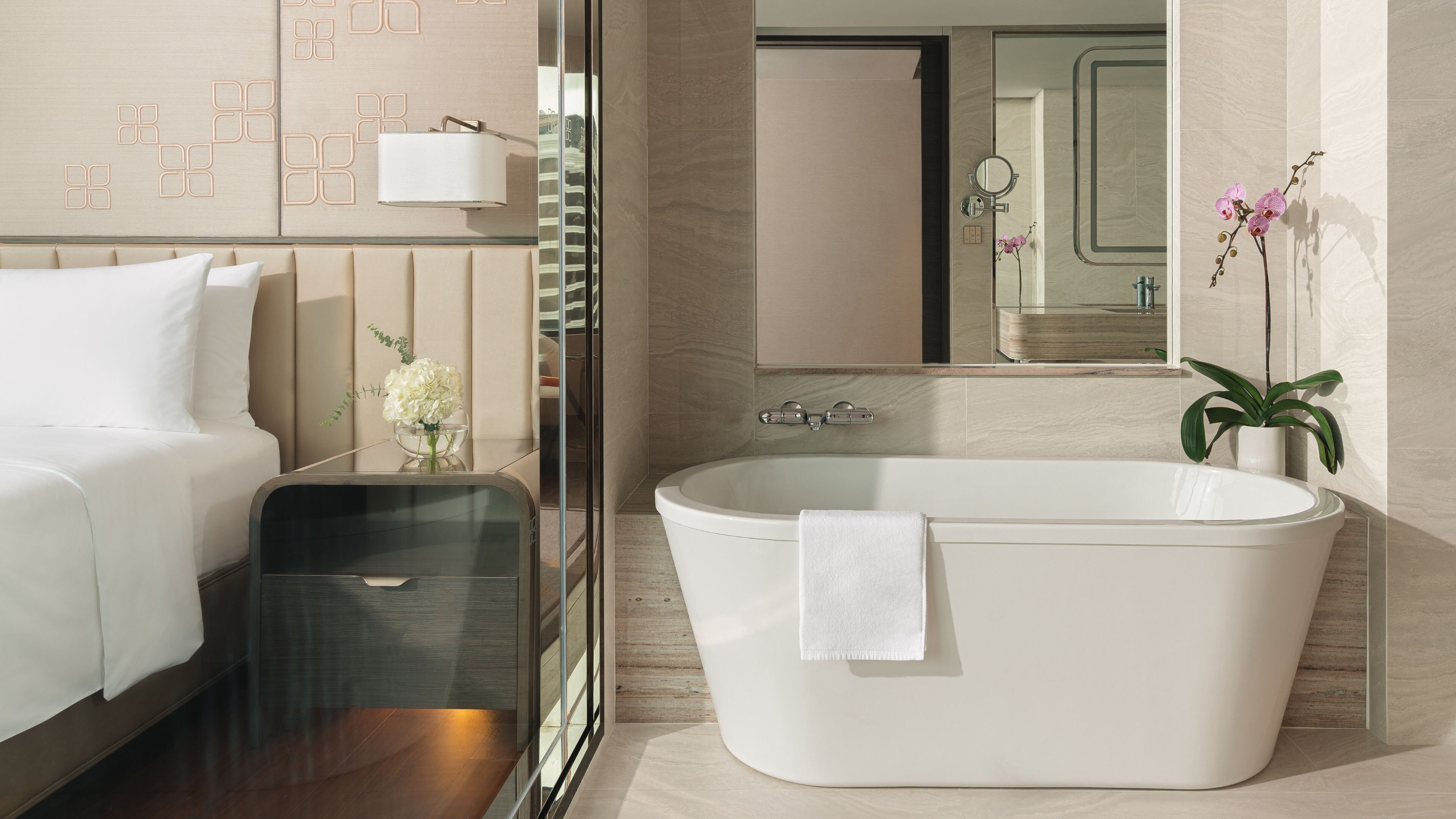 Club Junior Suite, 1 King Bed, Club Lounge Access