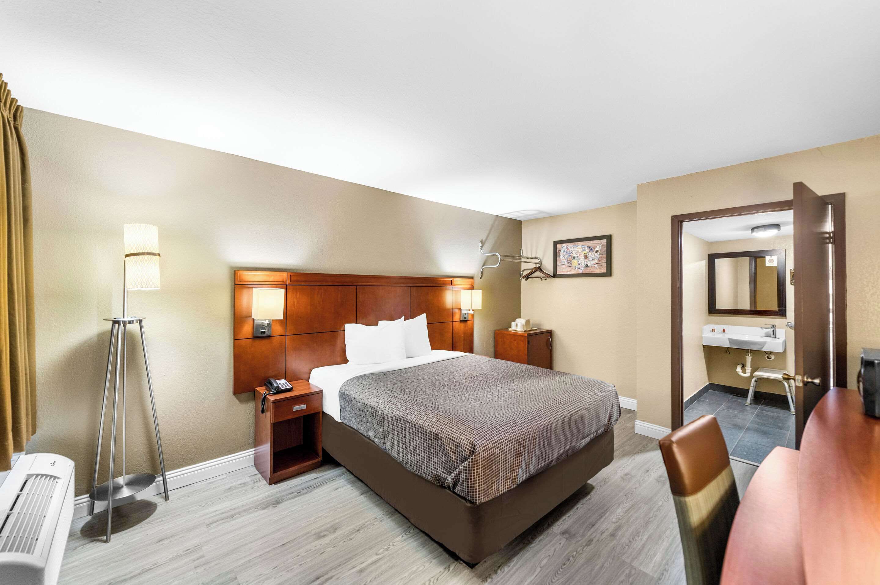 Room, 1 Queen Bed, Accessible, Smoking