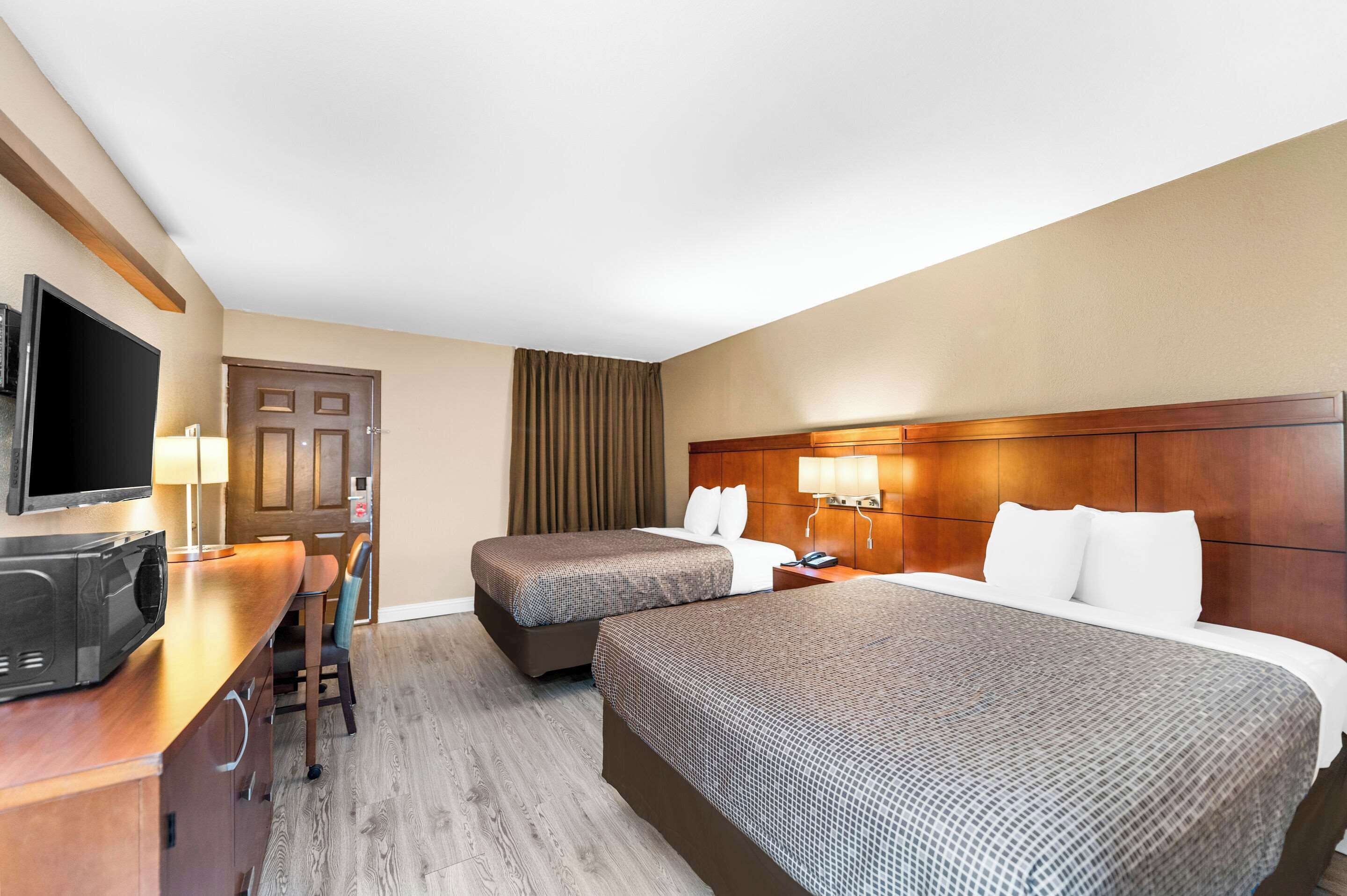 Room, 2 Queen Beds, Smoking