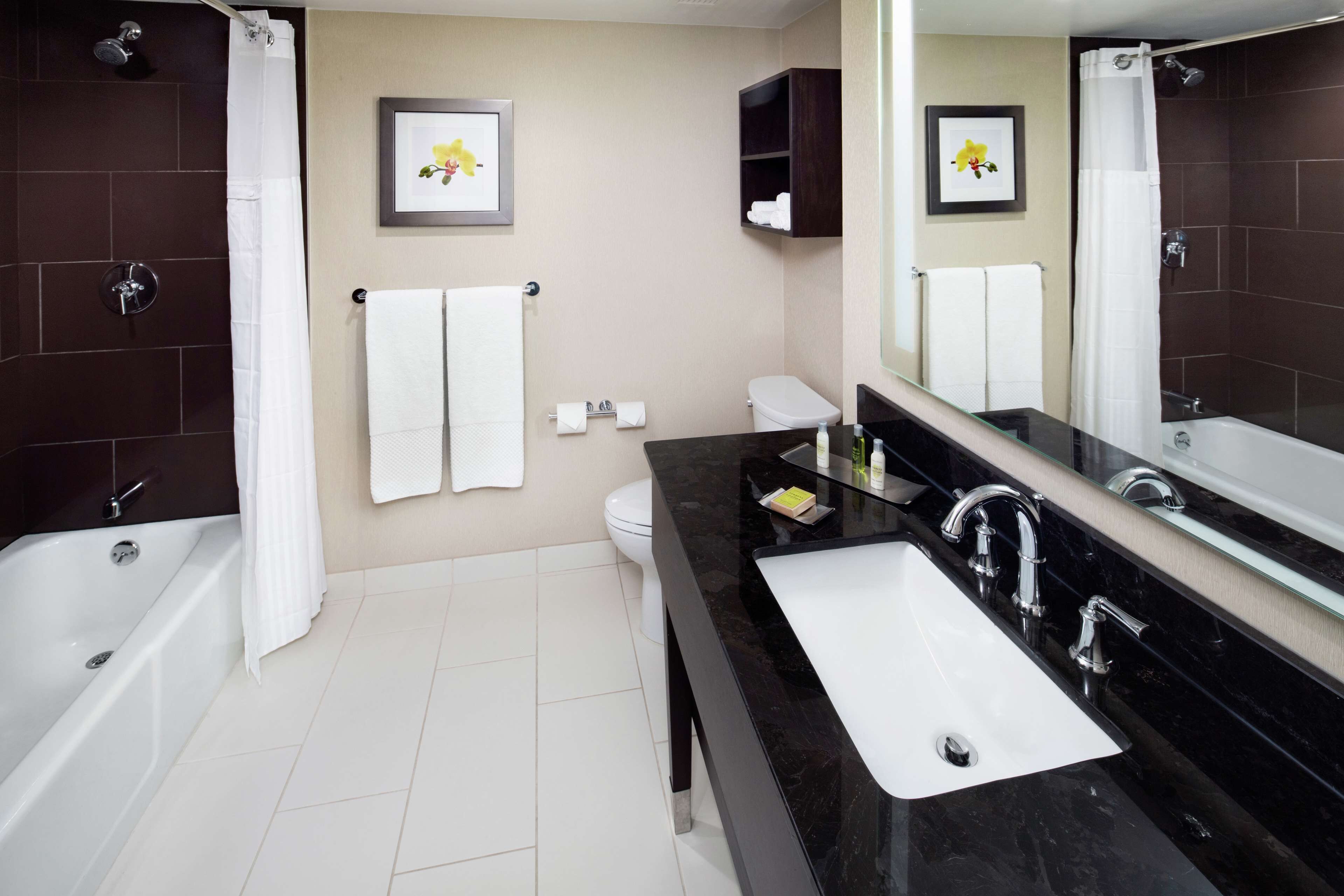 Room, 2 Queen Beds, Accessible (Hearing)