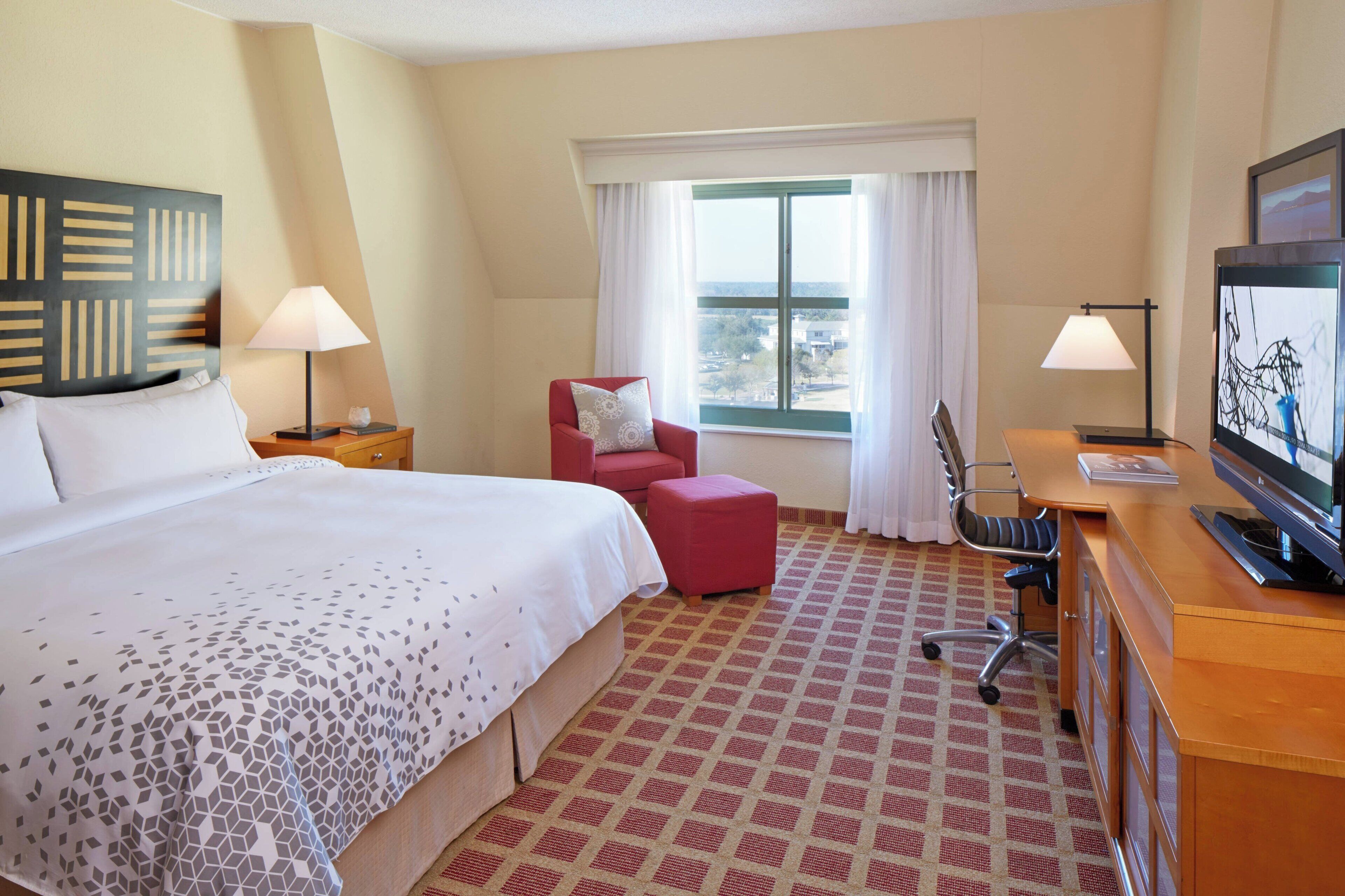 Room, 1 King Bed (Mobility/Hearing Access, Roll-in Shwr)