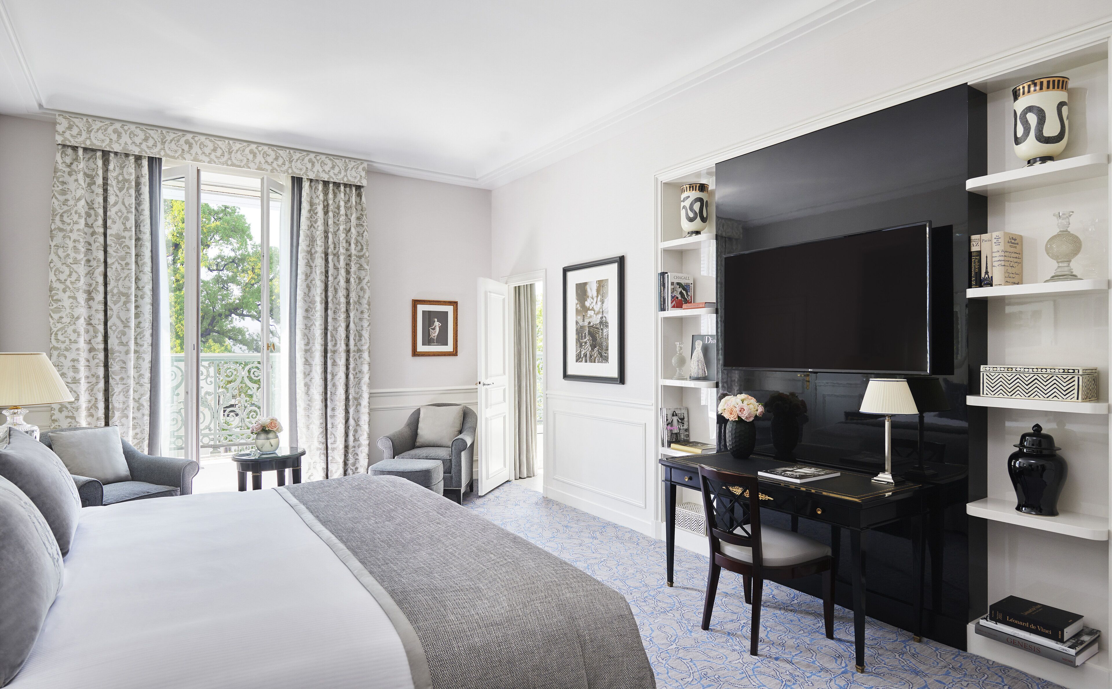 Junior Suite, 1 King Bed, Balcony