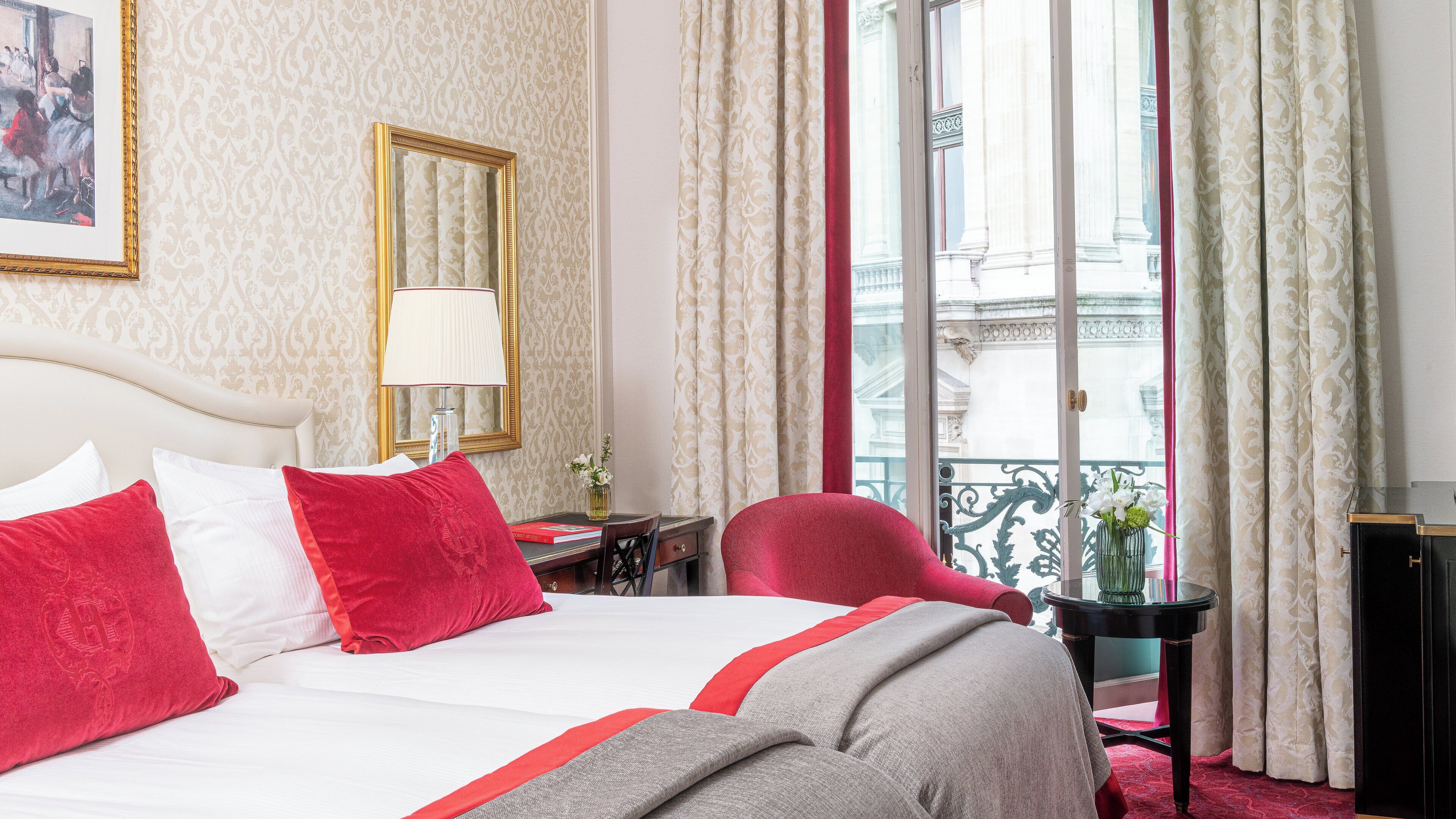 Classic Room, 2 Twin Beds, Balcony (Opera View)
