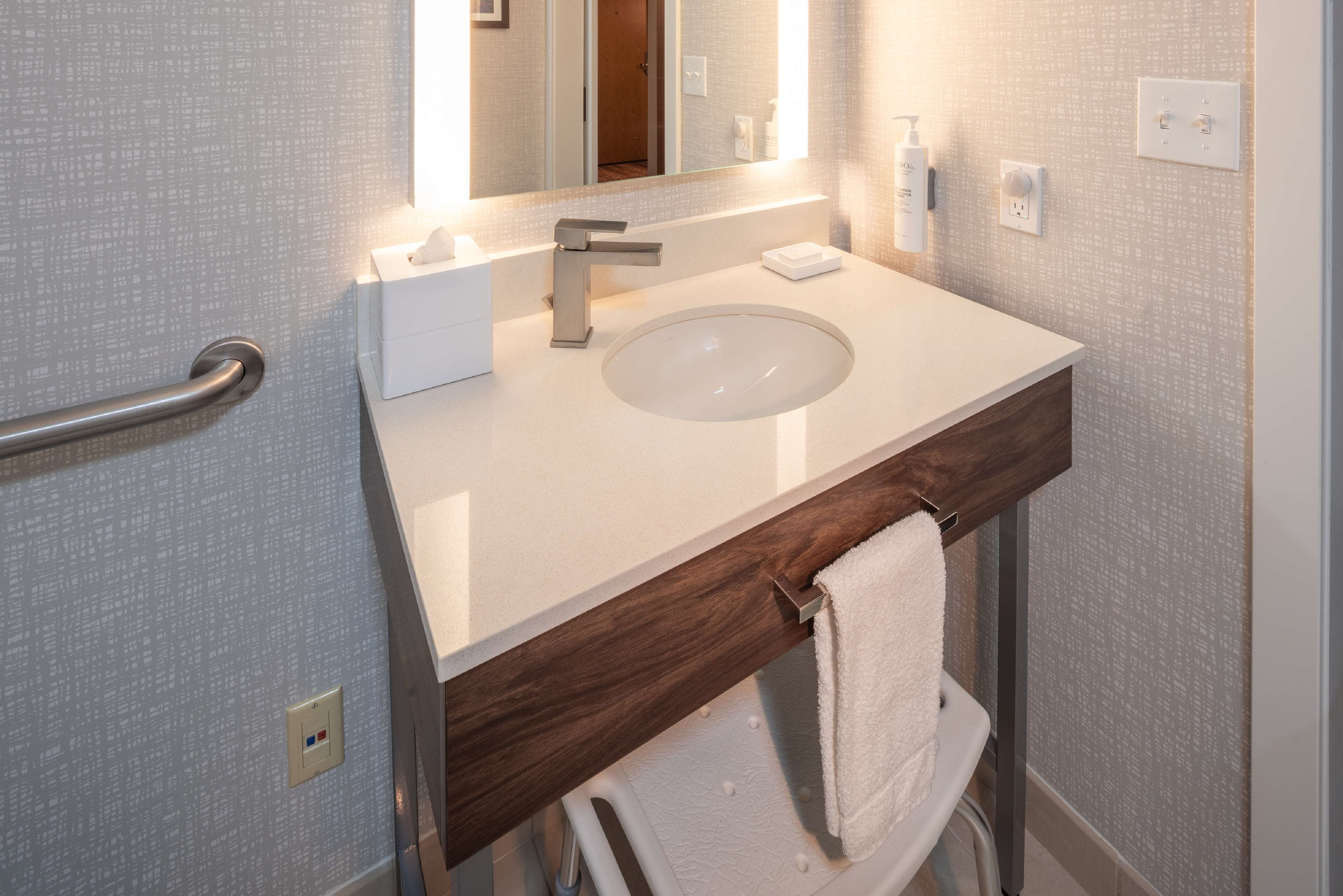 Room, 2 Queen Beds, Accessible (Roll-In Shower)