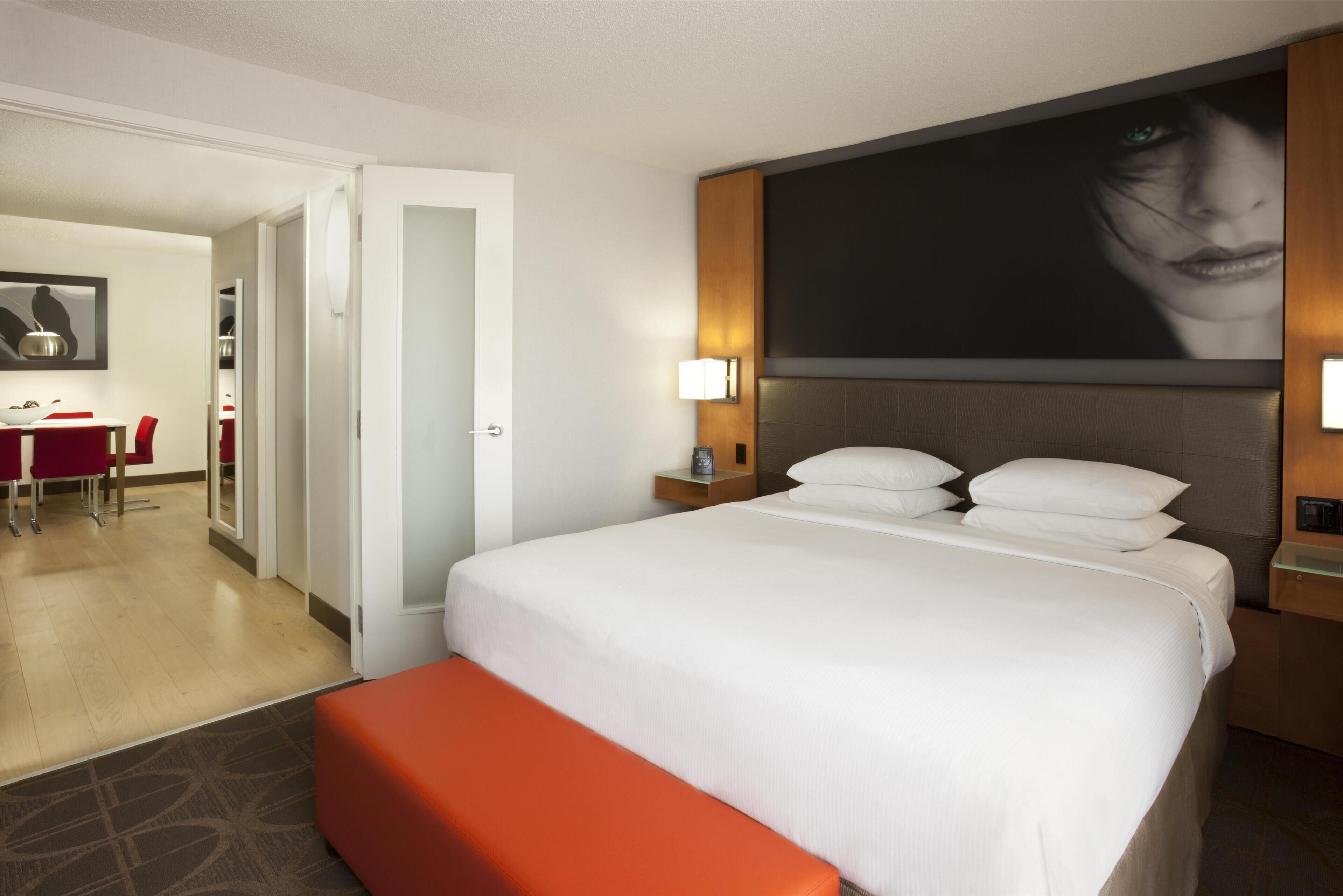 Suite, 1 King Bed, Corner