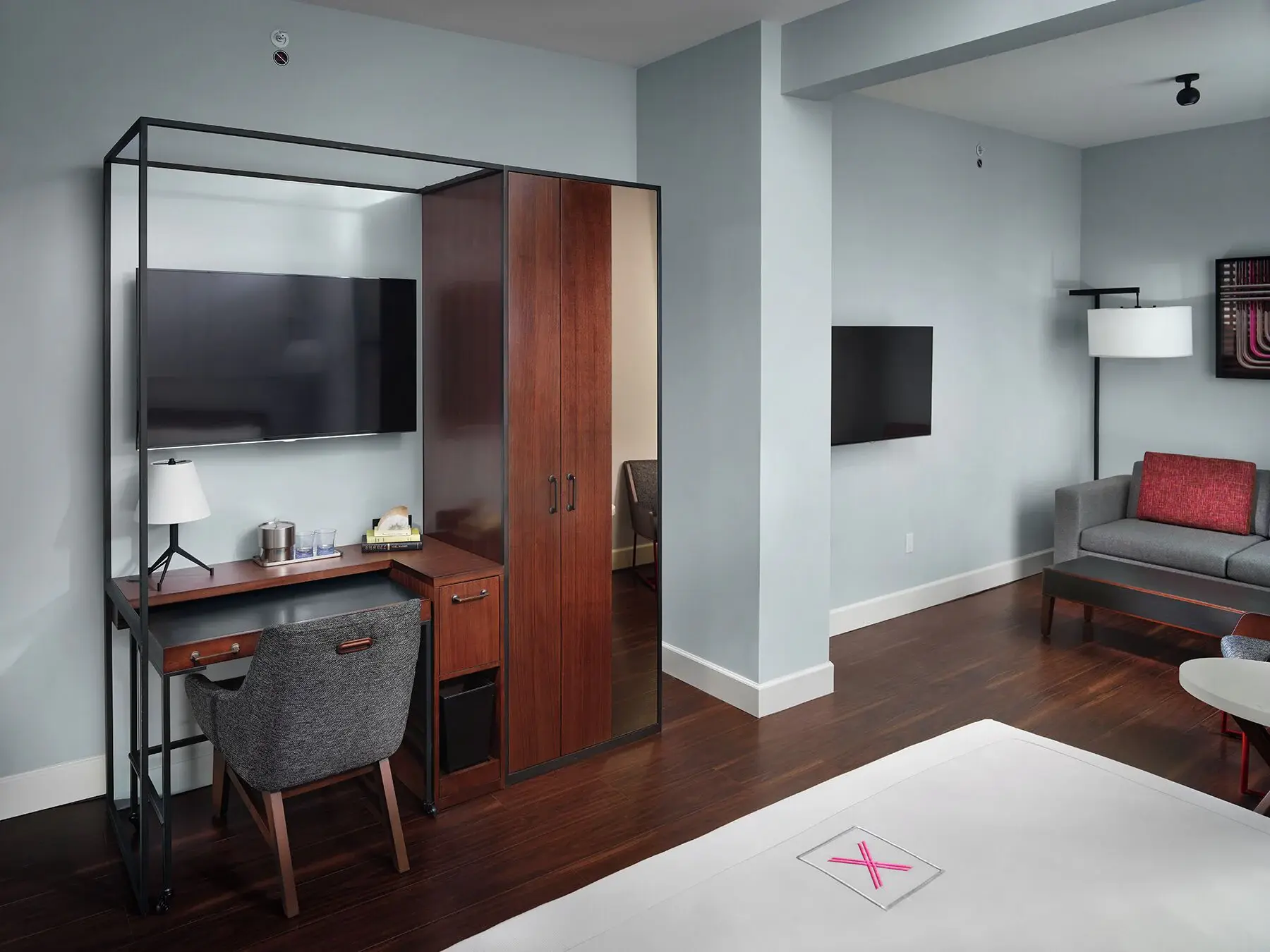 Executive Room, 1 King Bed (TTY E King, Communication) Executive Room, 1 King Bed (TTY E King, Communication)
