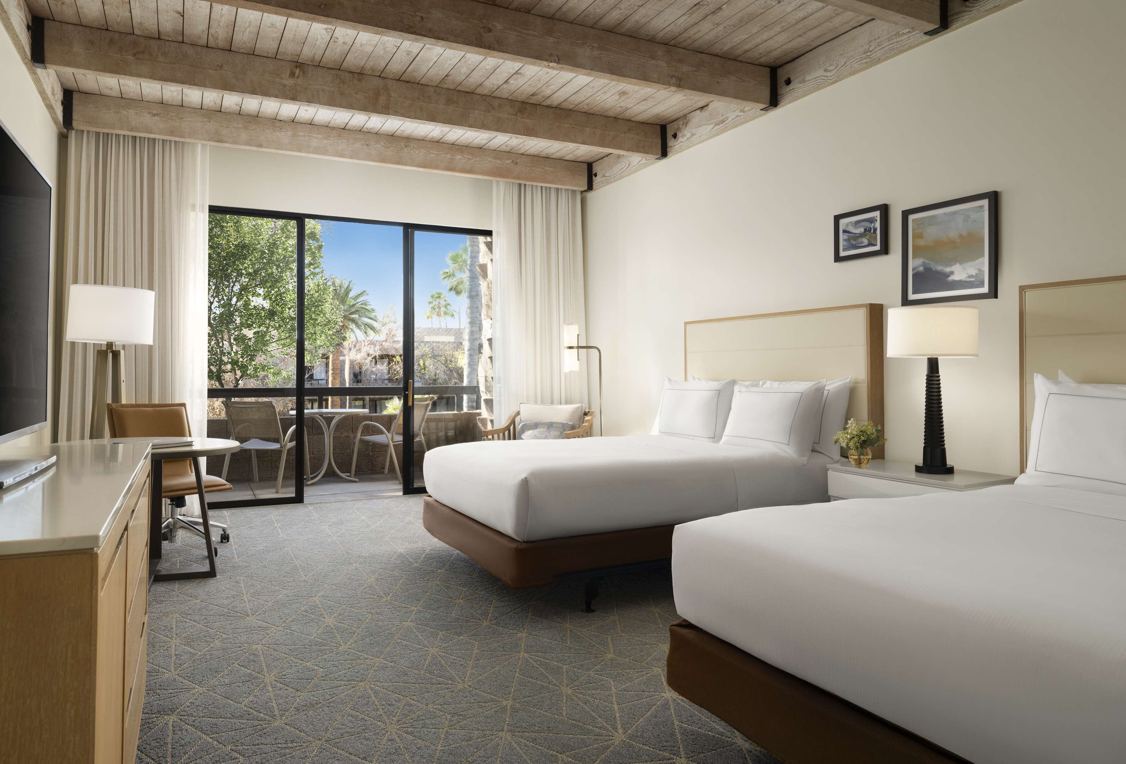 Room, 2 Queen Beds, Balcony, Camelback Mountain Vw