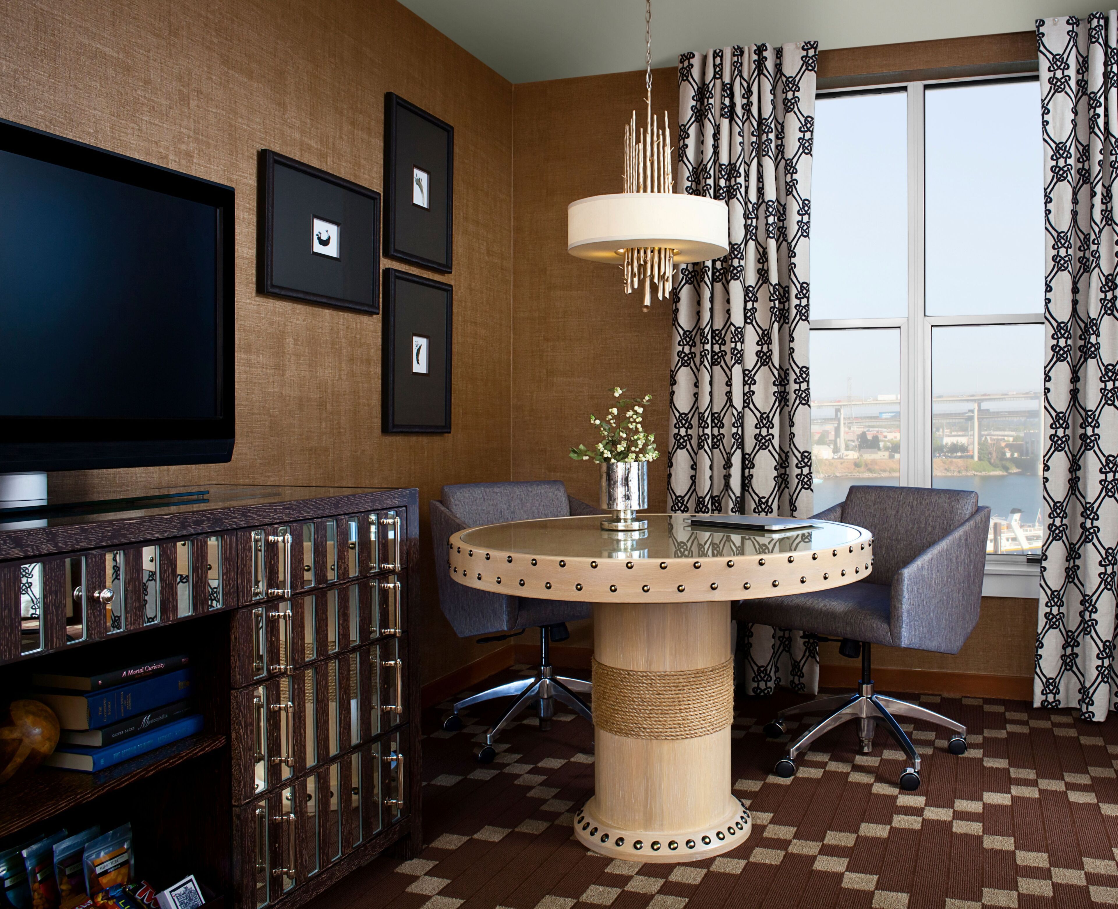 Room, 1 King Bed, River View