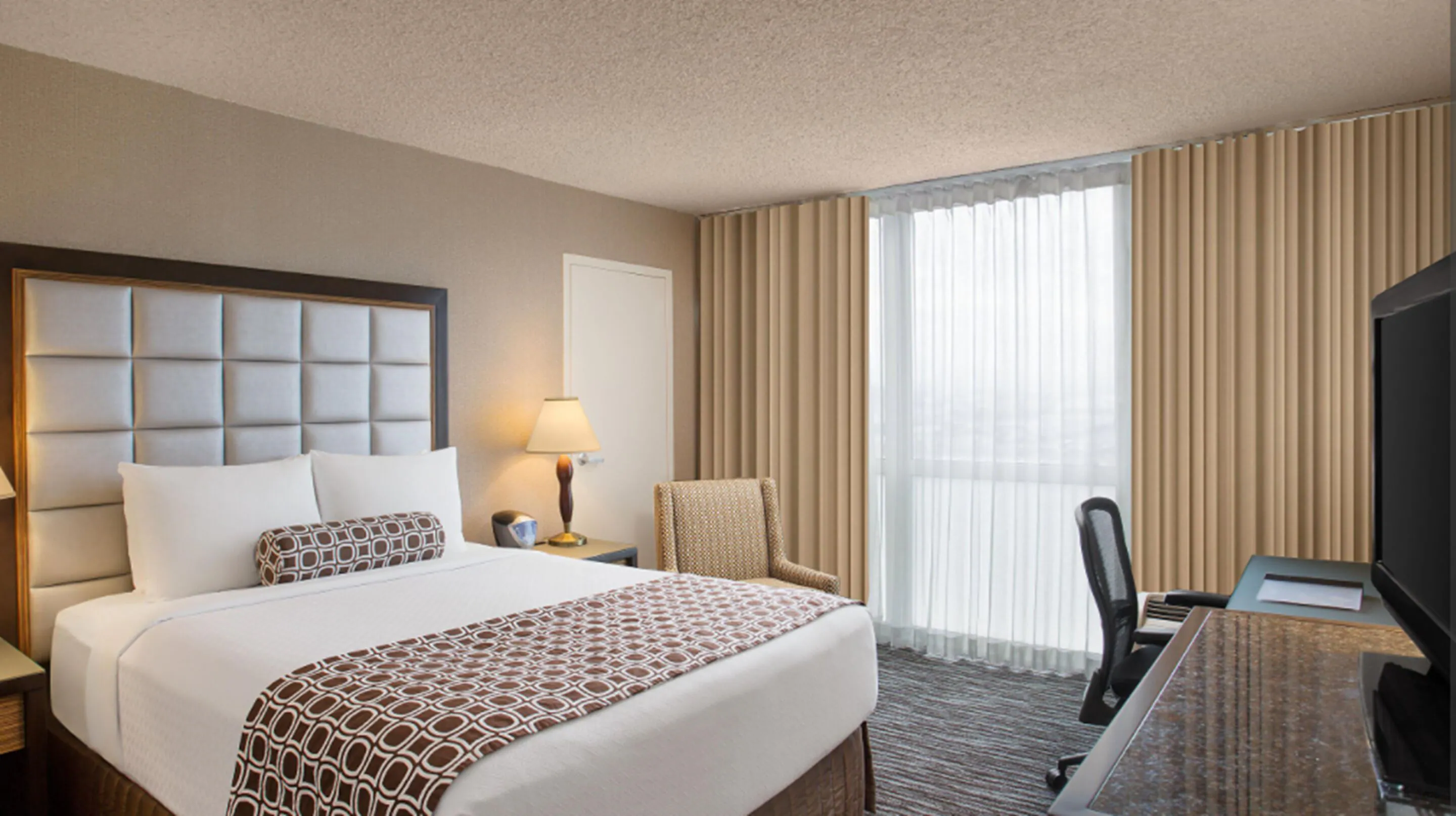 Standard Room, 1 Queen Bed, Refrigerator