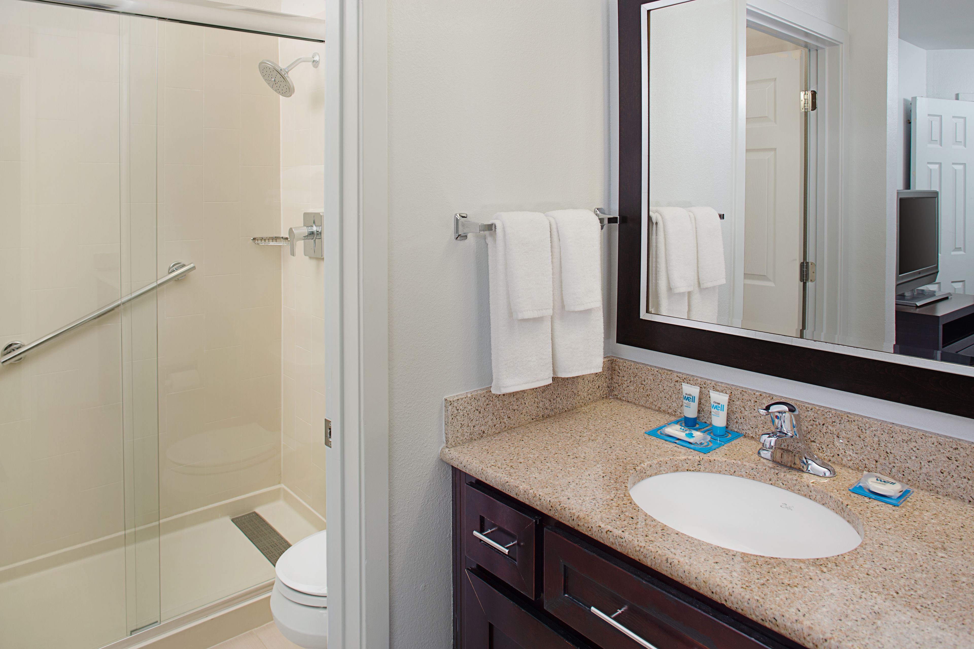 Accessible One Bedroom One Queen with Bathtub