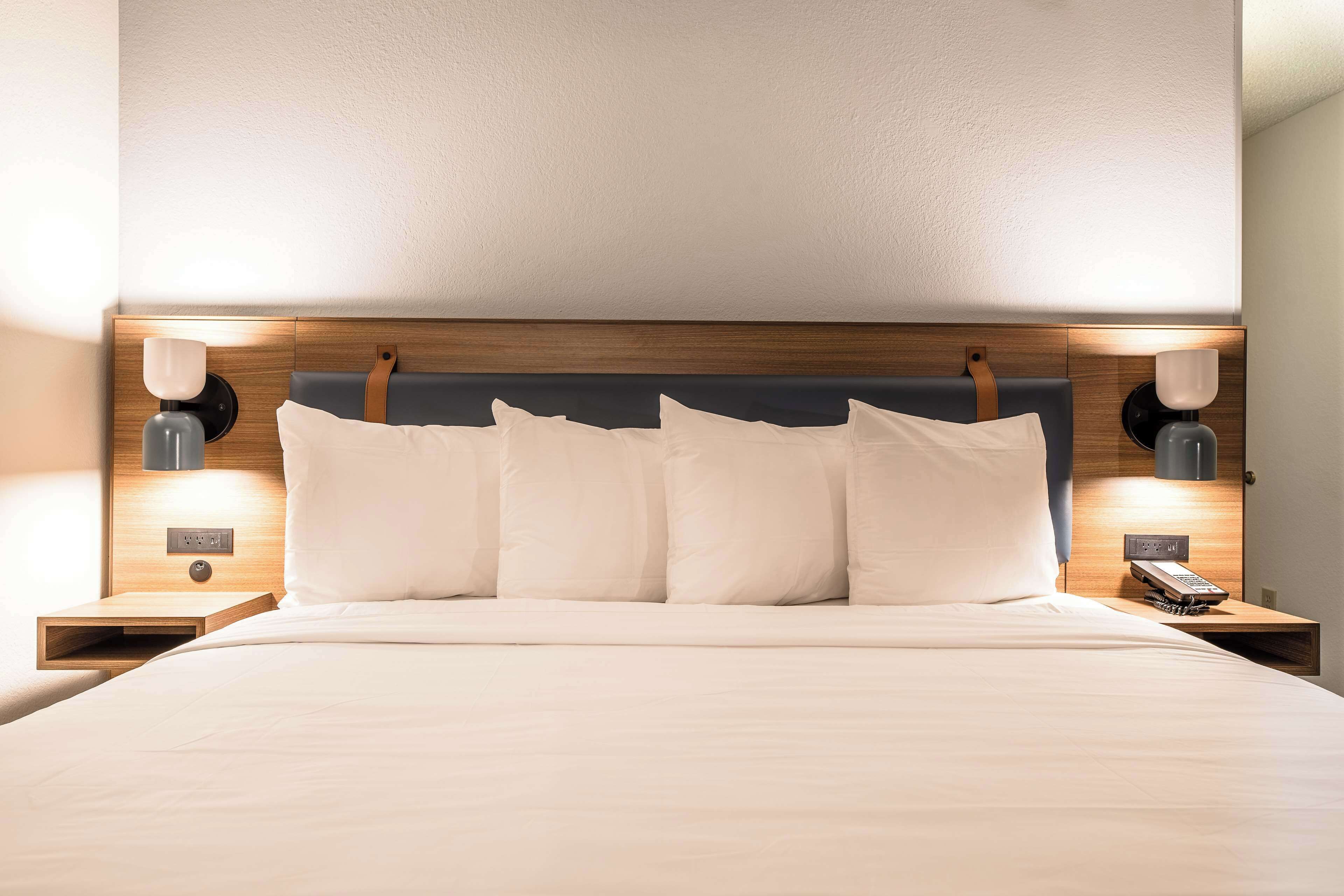 Deluxe Room, 1 King Bed with Sofa bed