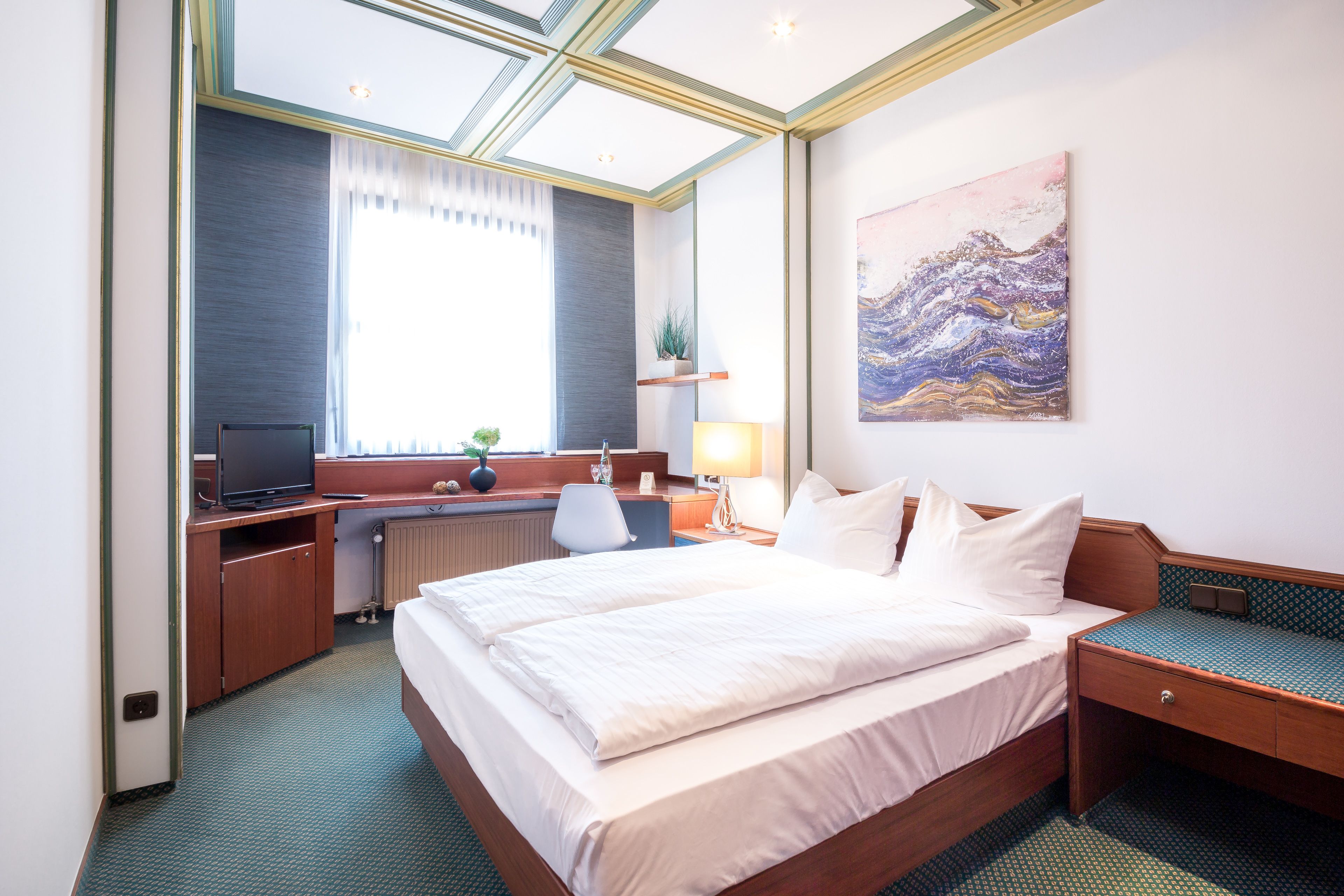 Classic Single Room, 1 Queen Bed