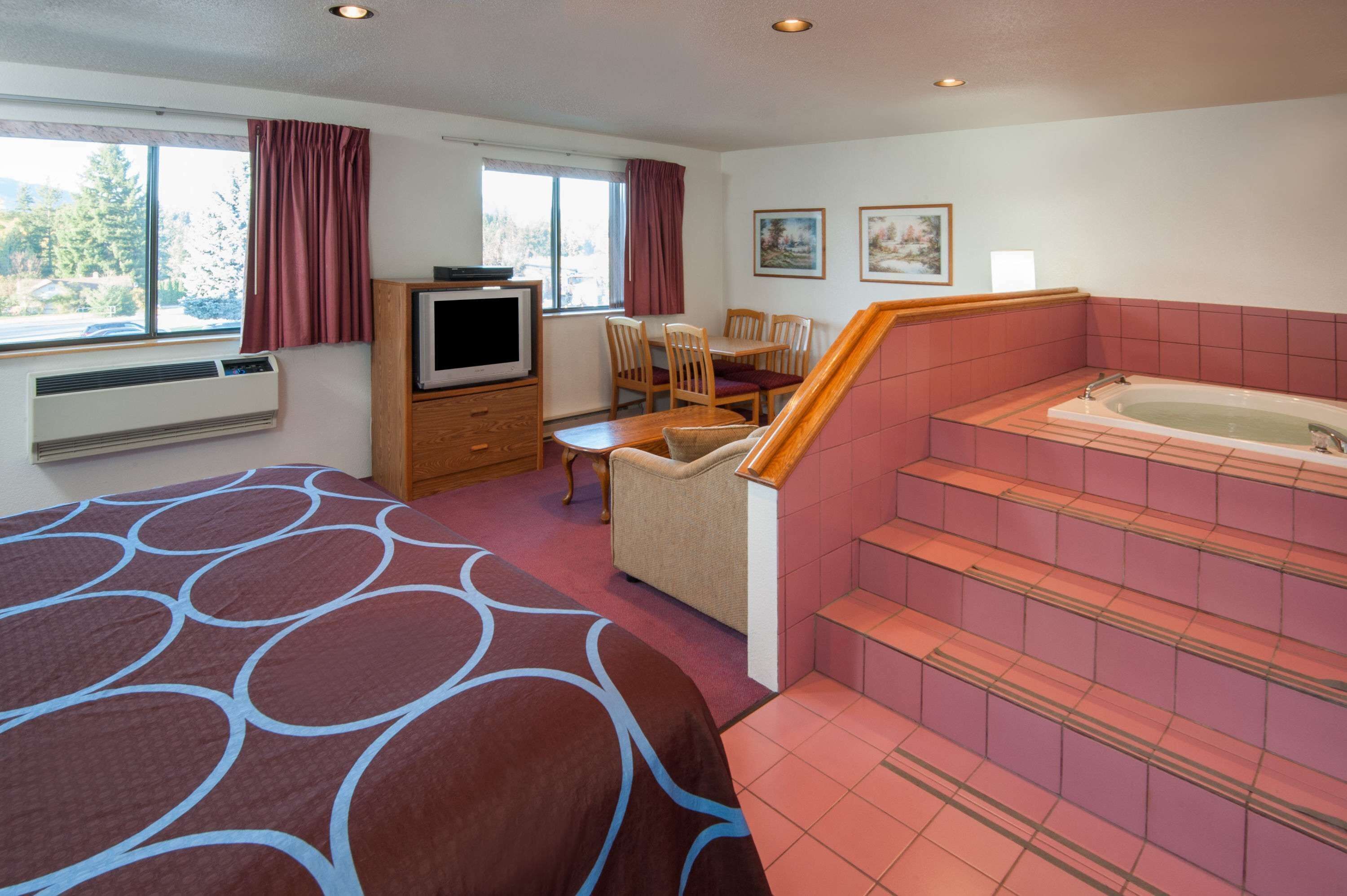 Studio Suite, 1 King Bed, Non Smoking