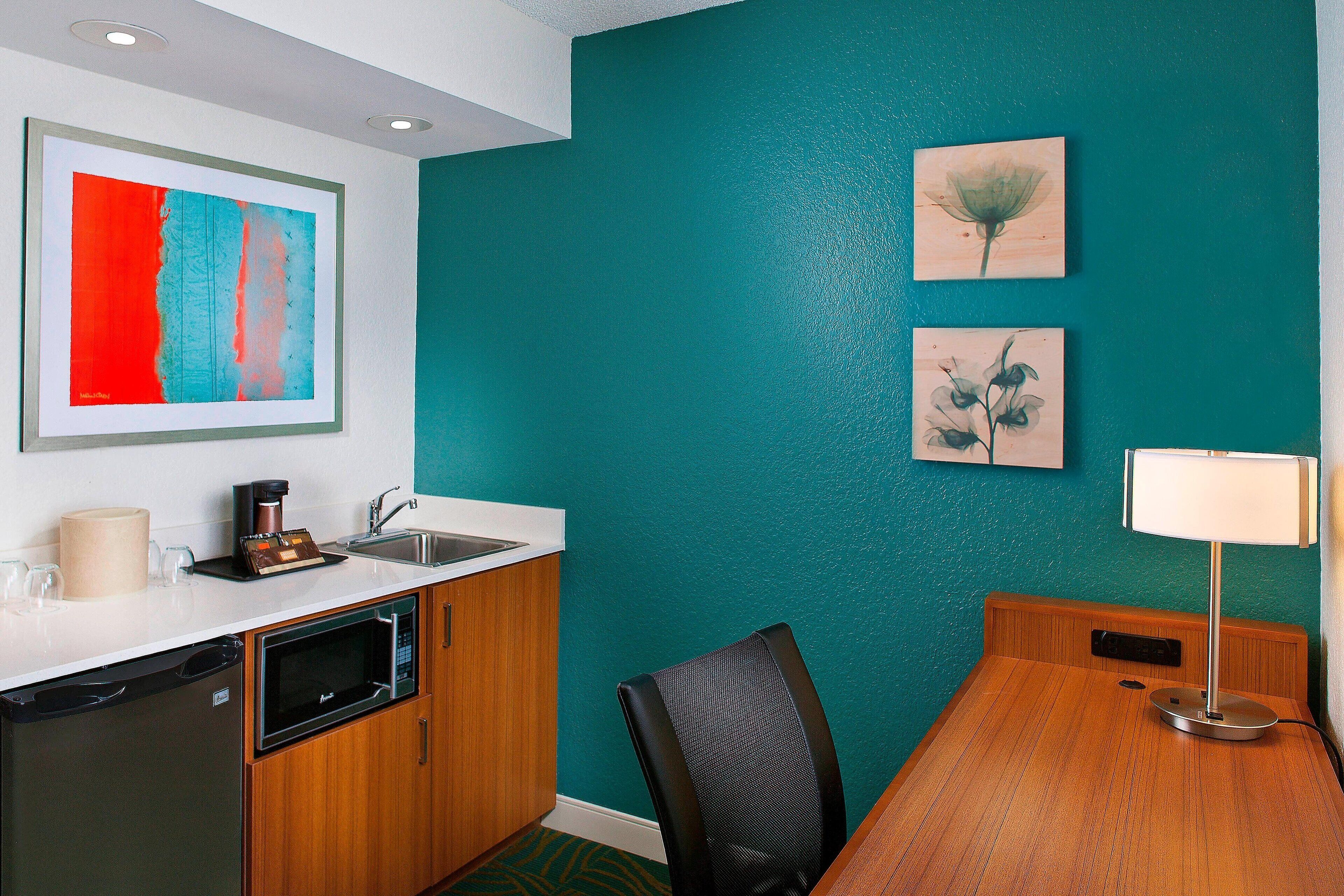 Studio, 1 King Bed with Sofa bed (Mobility/Hearing Accessible, Tub)