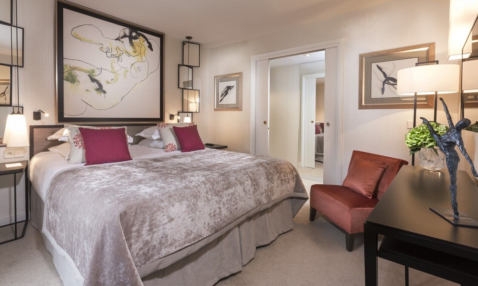 Luxury Suite, 1 Queen Bed, Balcony