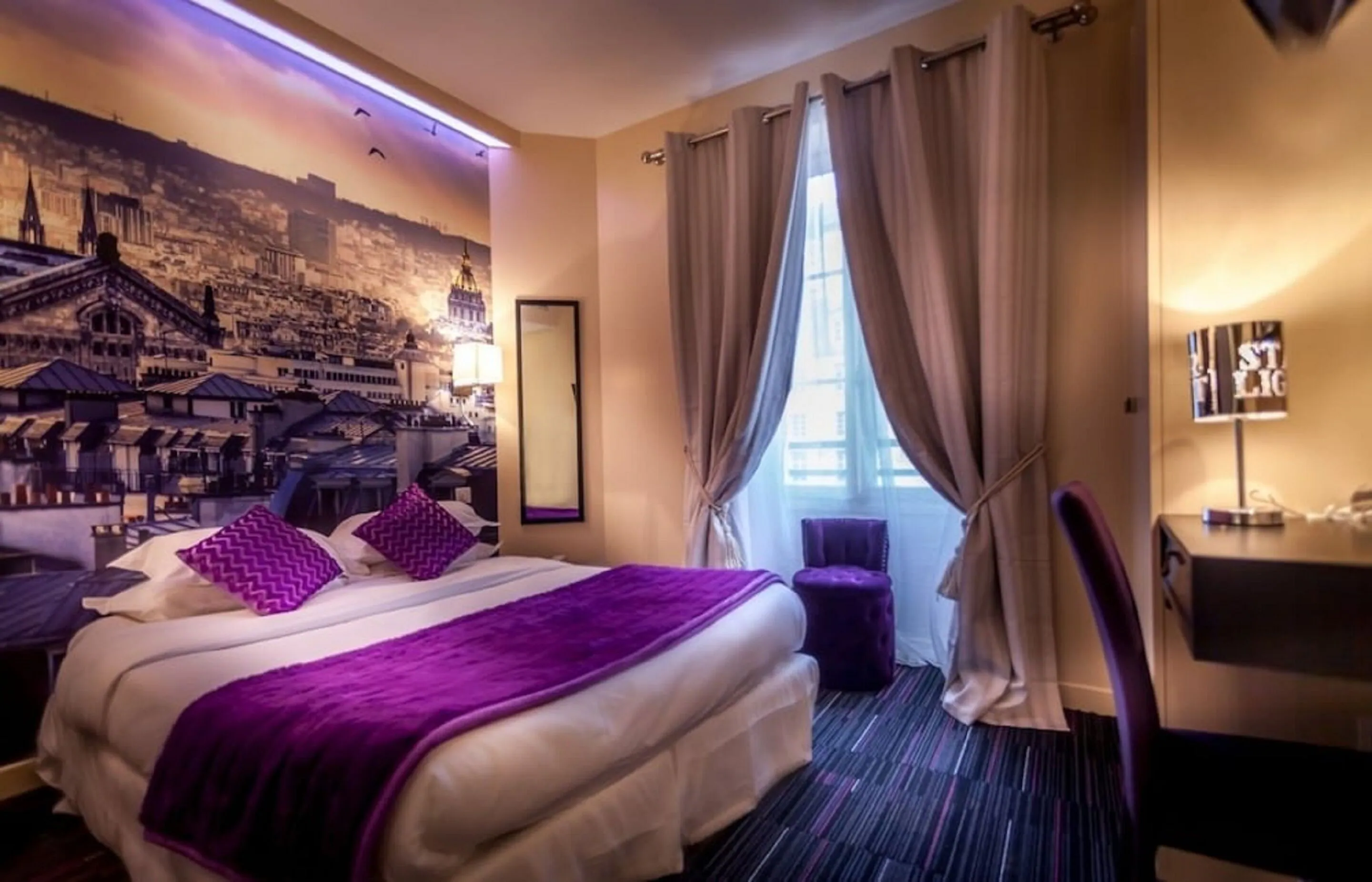 Double Room, Bathtub