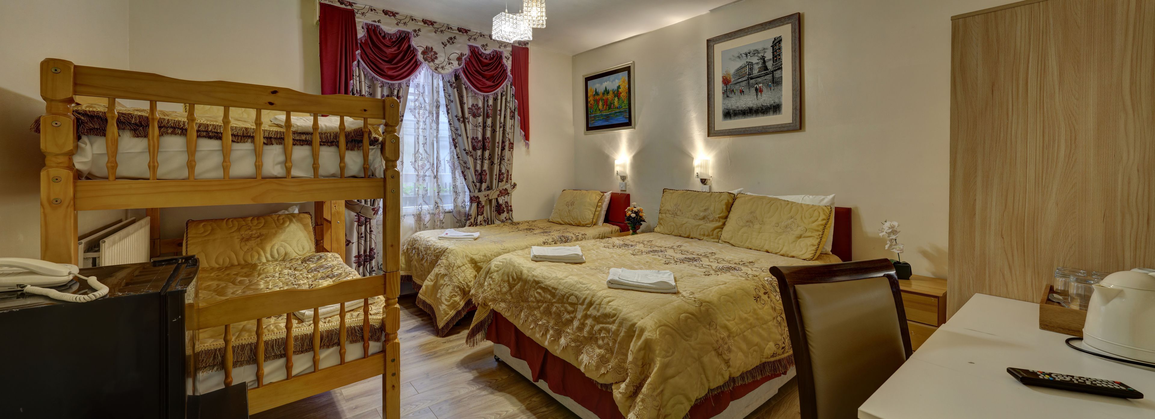 Family Room (For 5 People)
