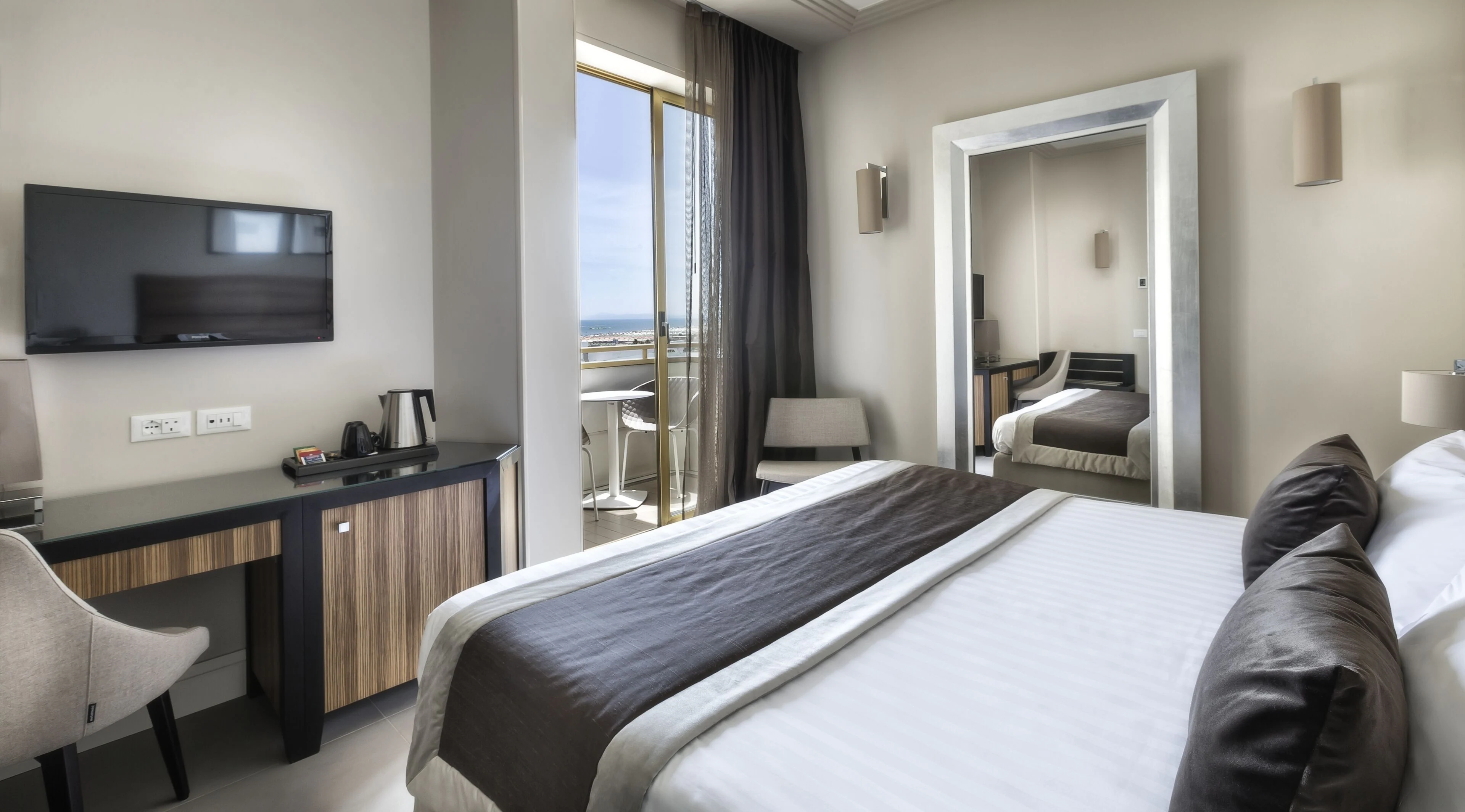Deluxe Double or Twin Room