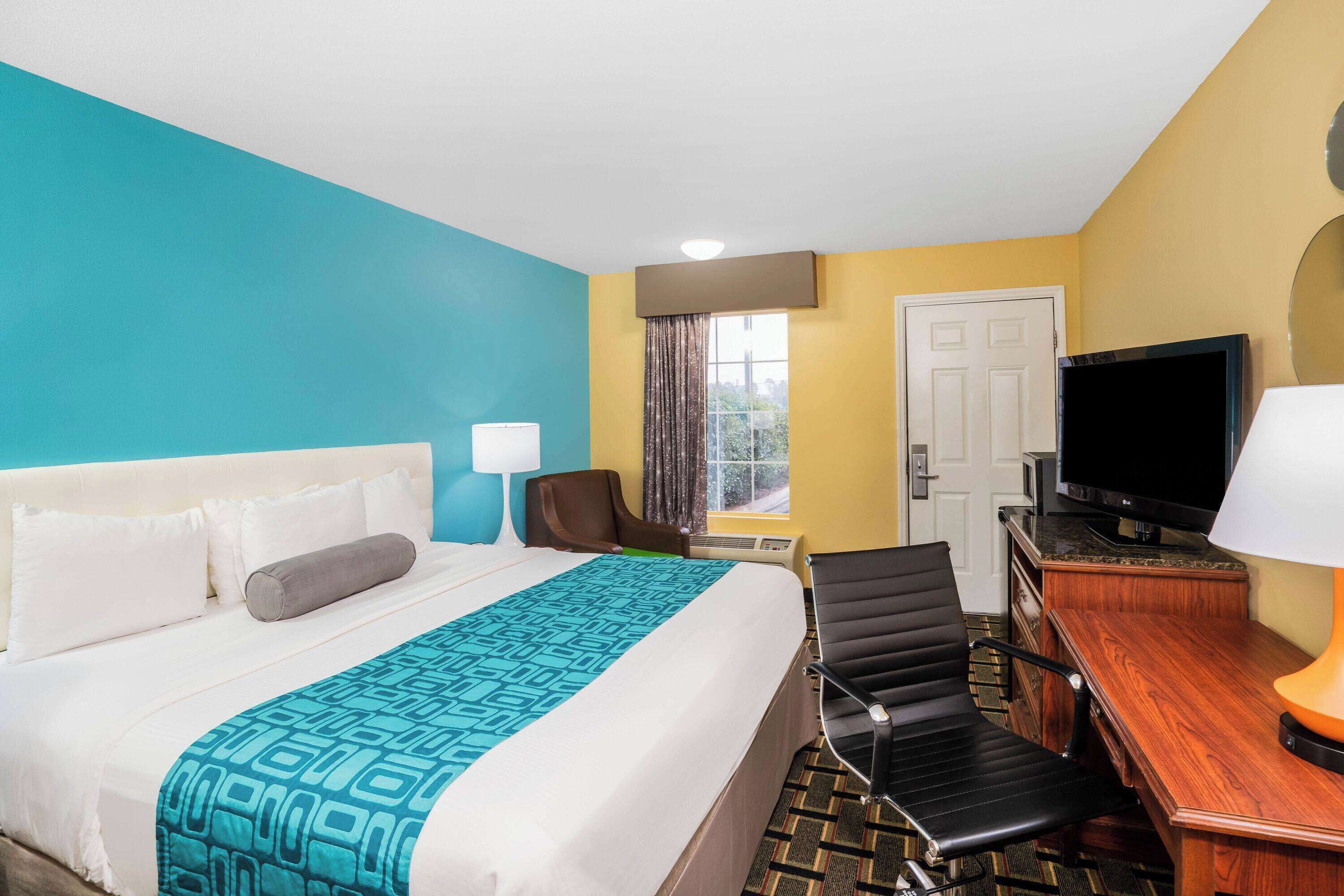Standard Room, 1 King Bed, Accessible, Non Smoking