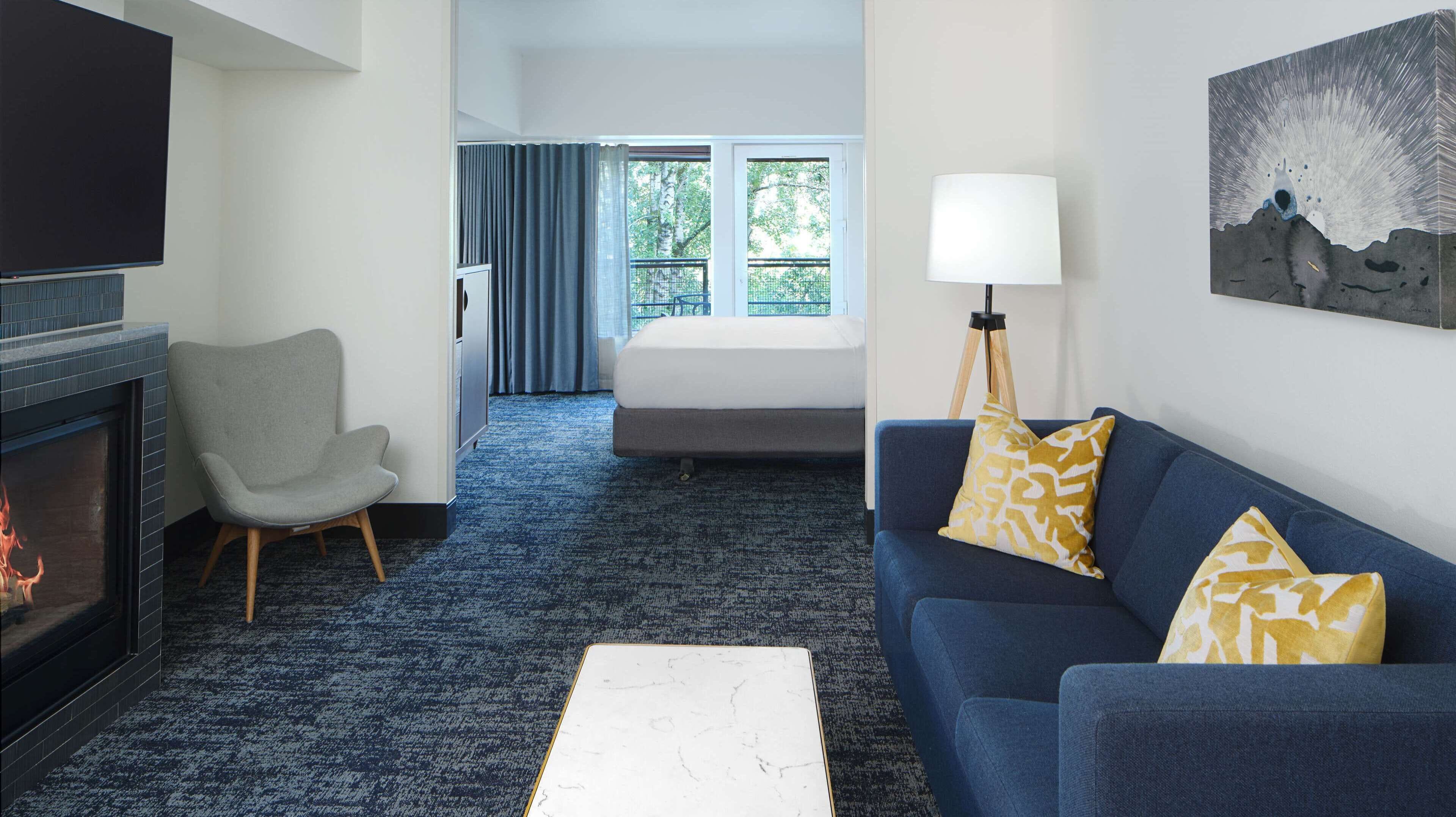 Studio Suite, 1 King Bed, Balcony