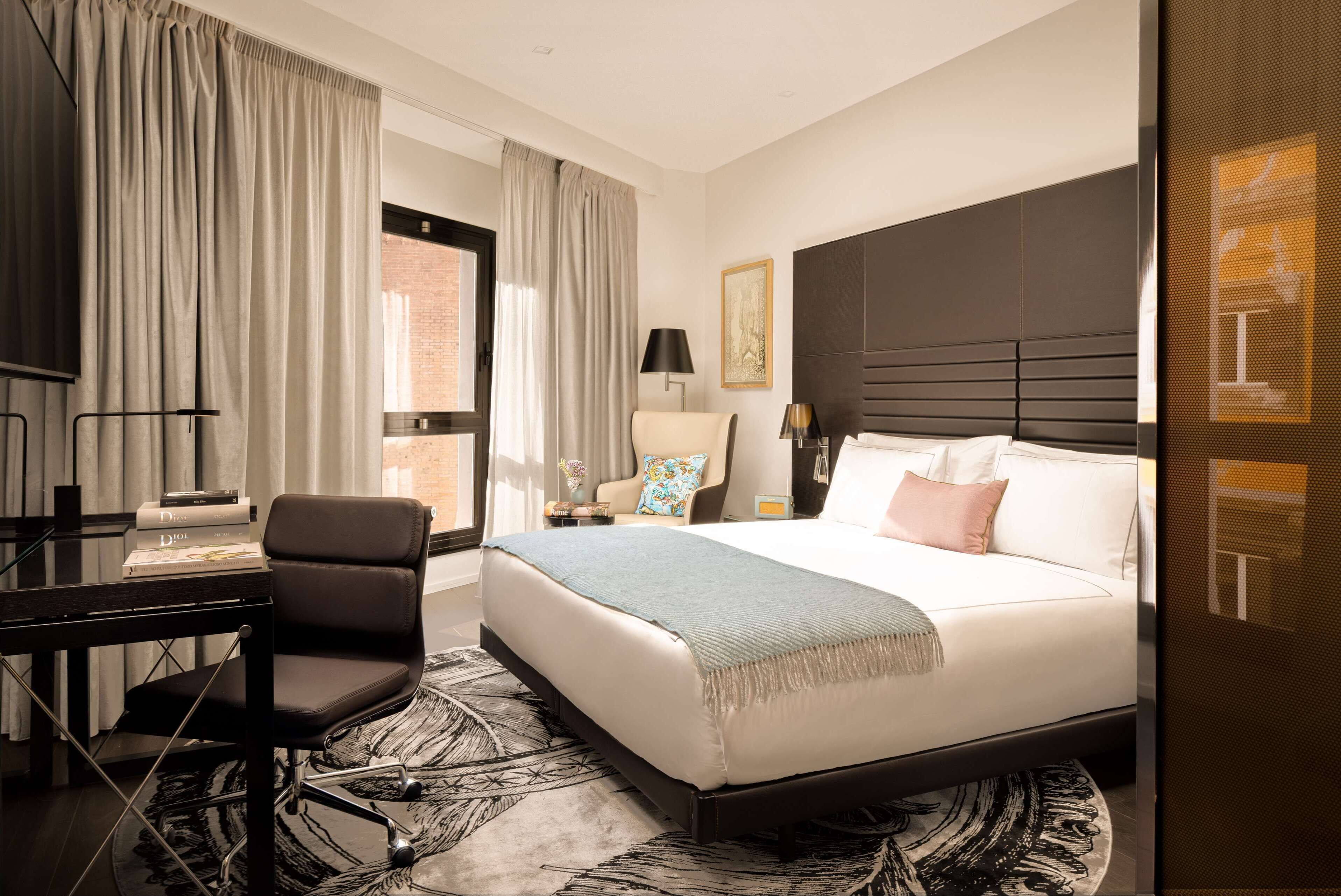 Deluxe Room, 1 King Bed (Art)
