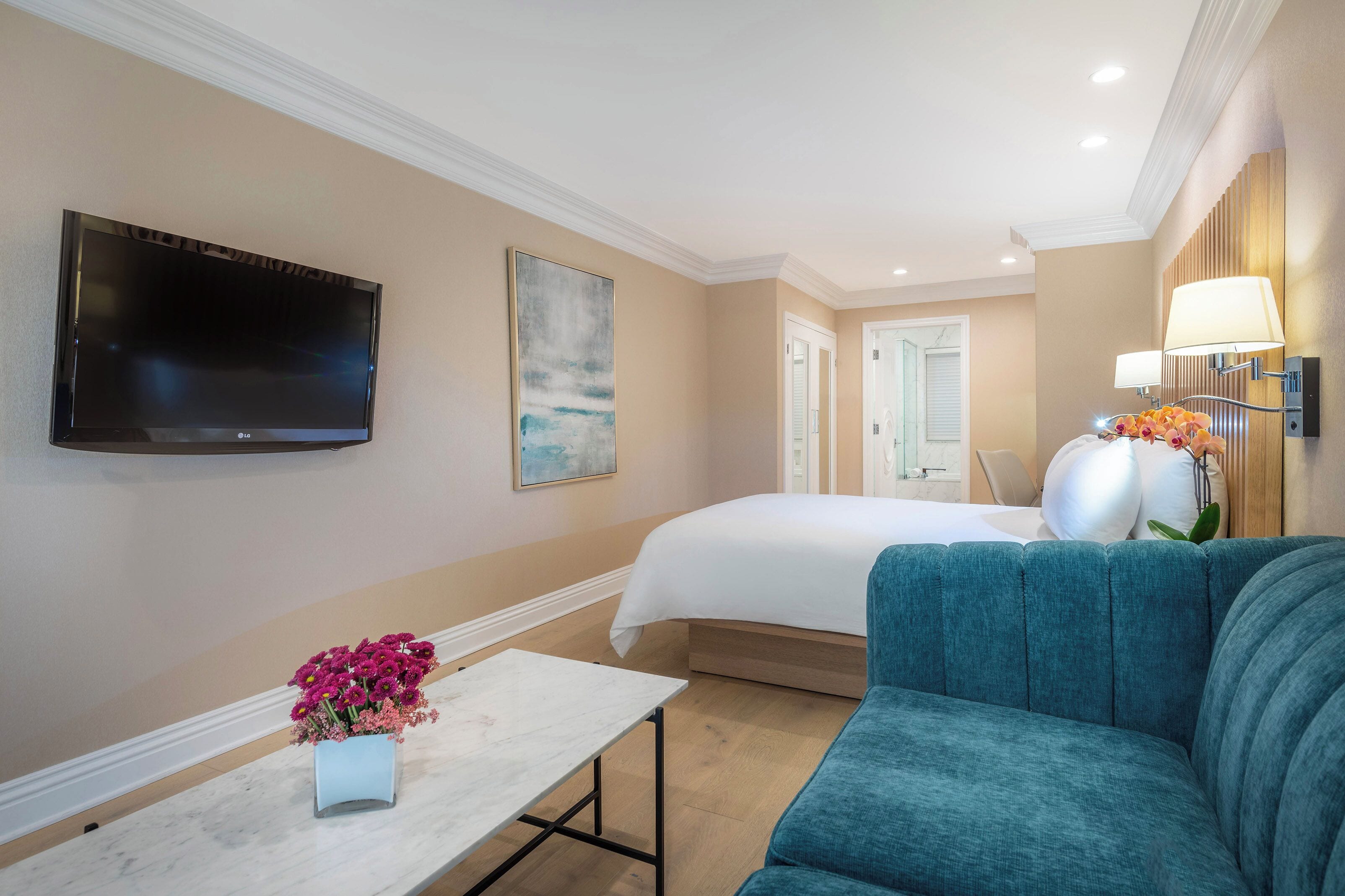 Junior Suite, 1 Queen Bed (Staircase Accessible Only)