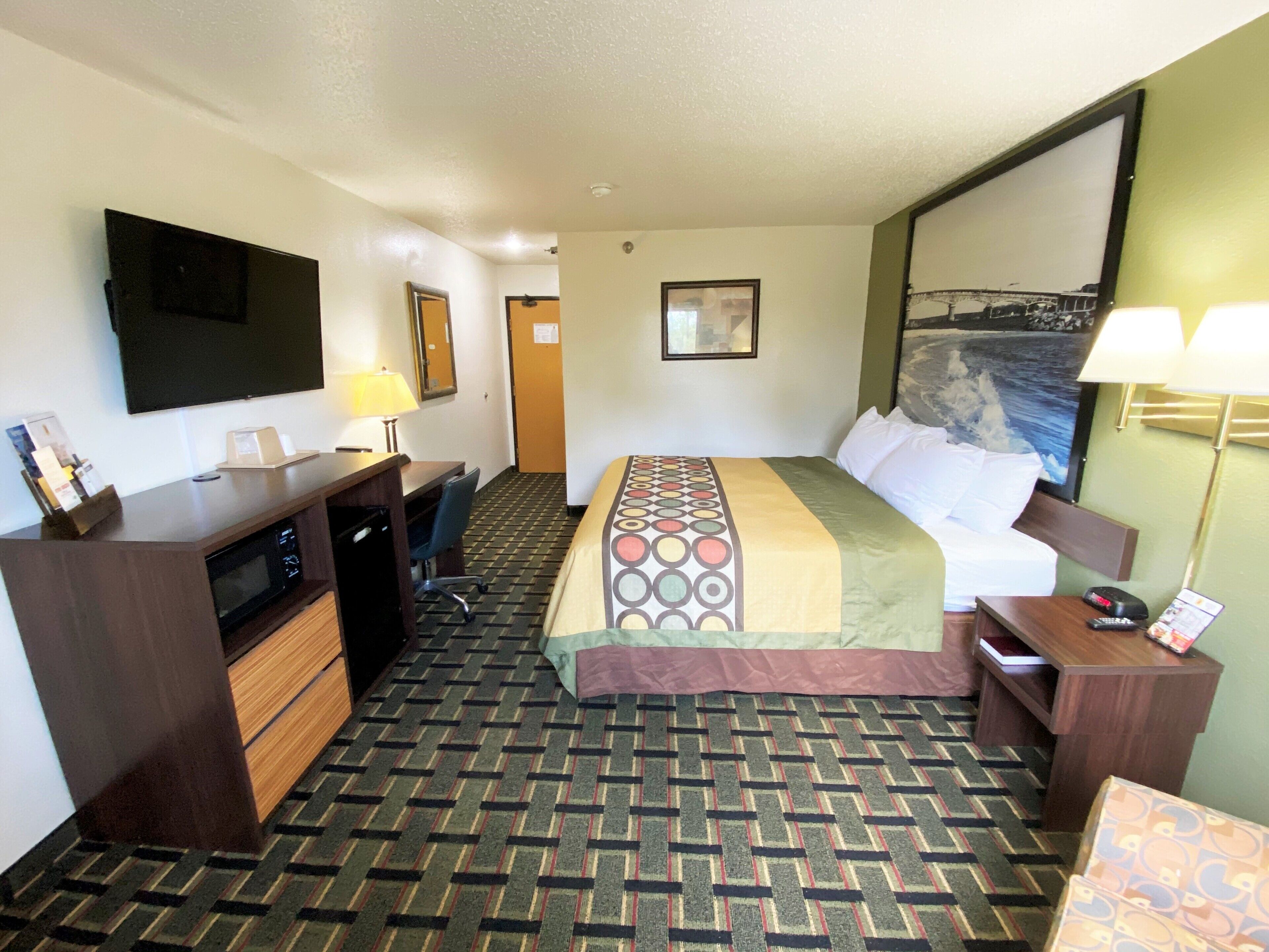Room, 1 King Bed, Smoking