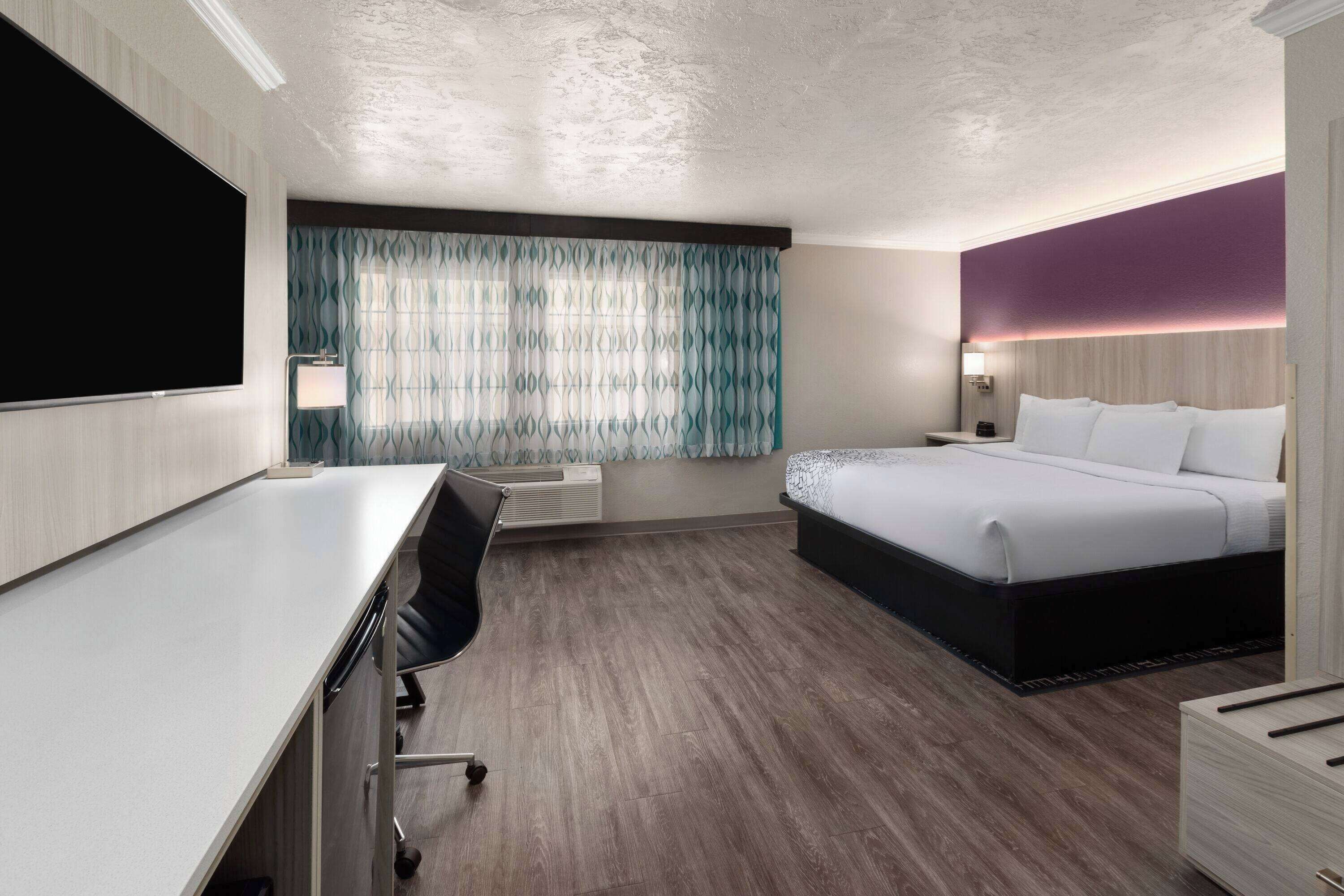 Executive Room, 1 King Bed, Non Smoking