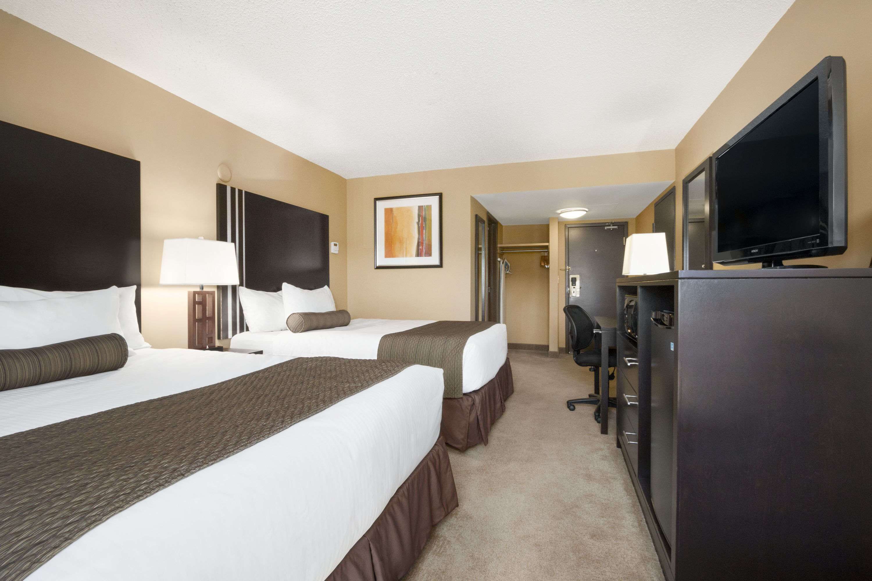 Room, 2 Queen Beds, Non Smoking (Shower)