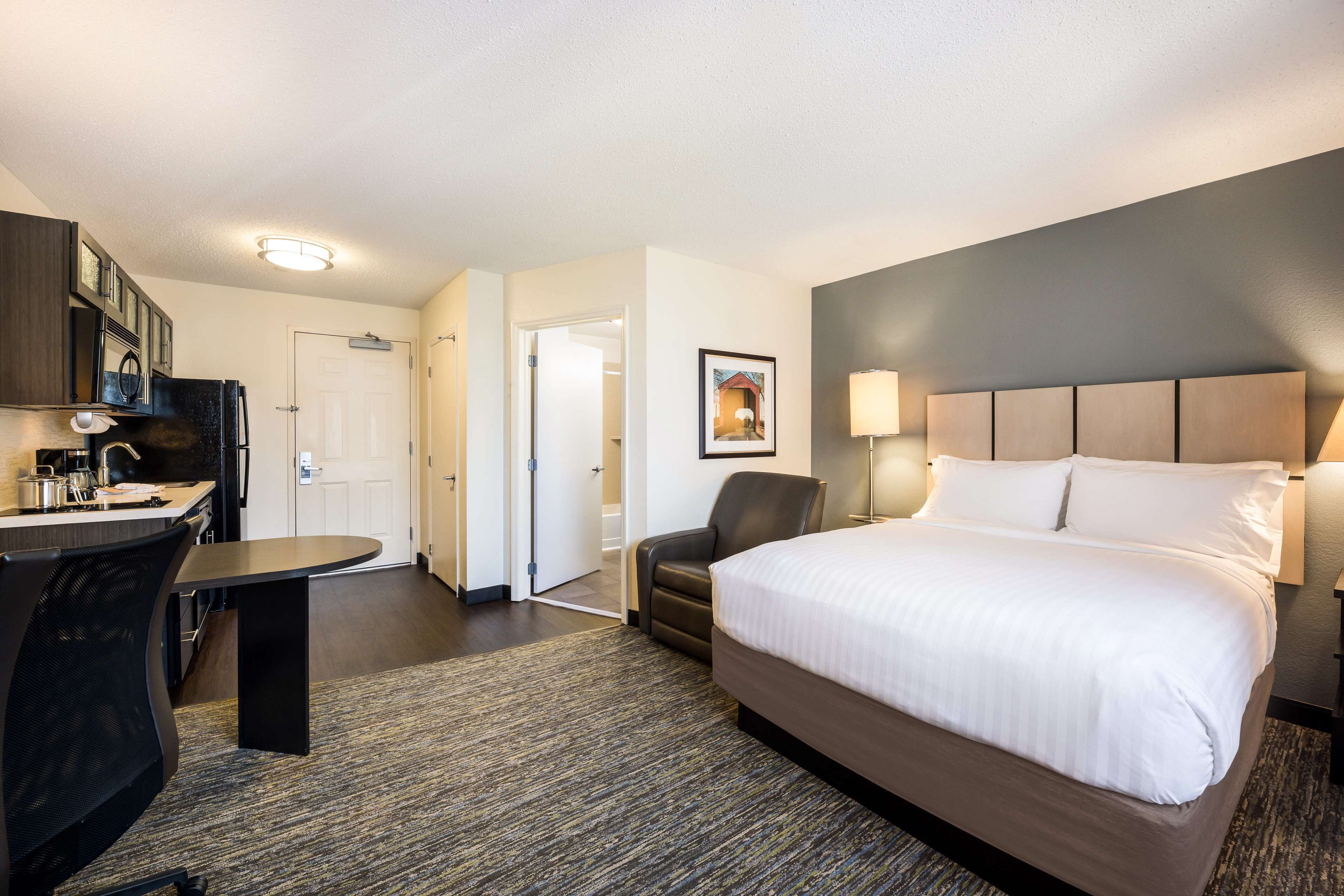 Studio Suite, 1 Queen Bed, Accessible (Mobility Tub)