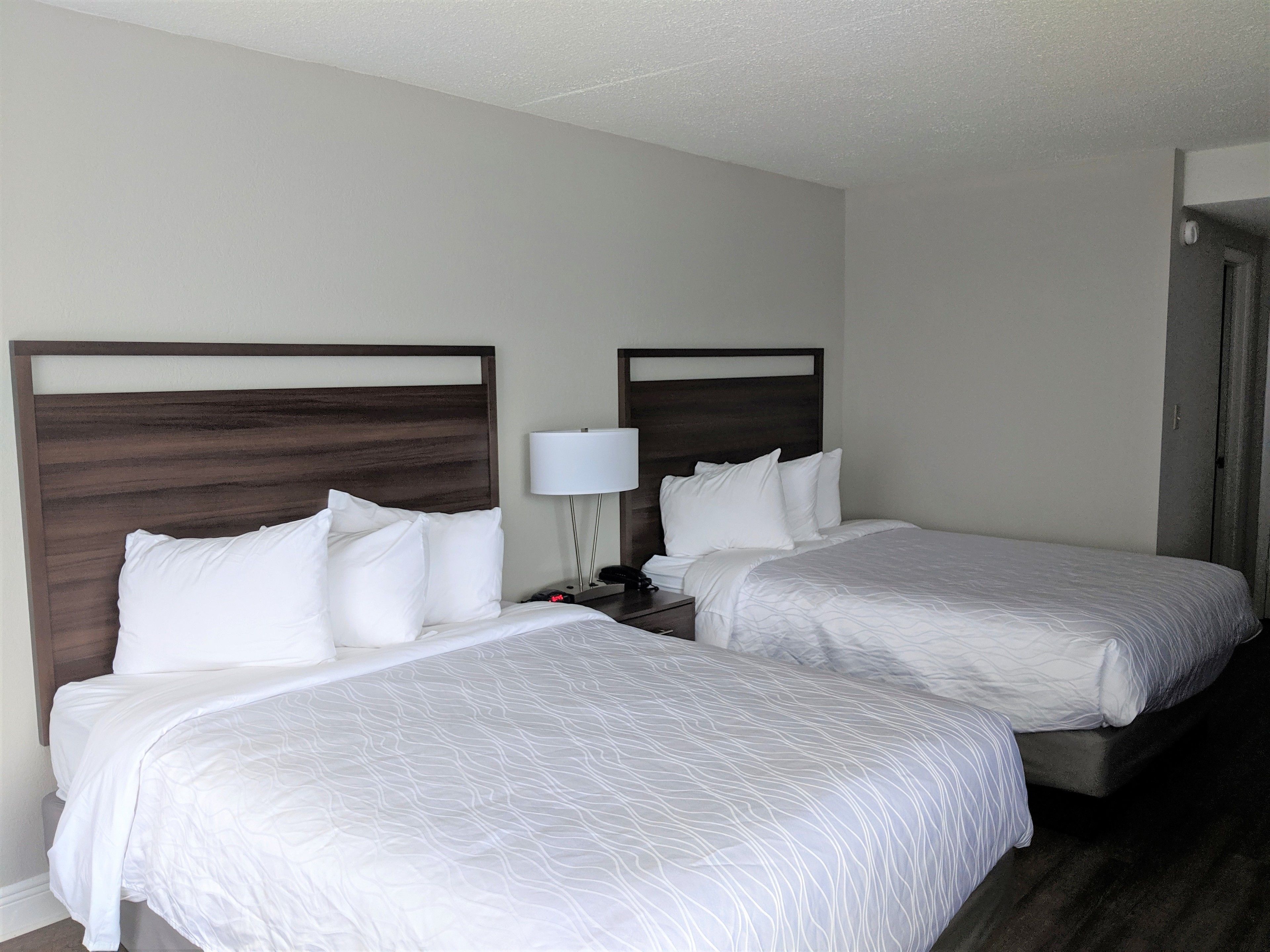 Room, 2 Queen Beds, Lake View, Beachfront
