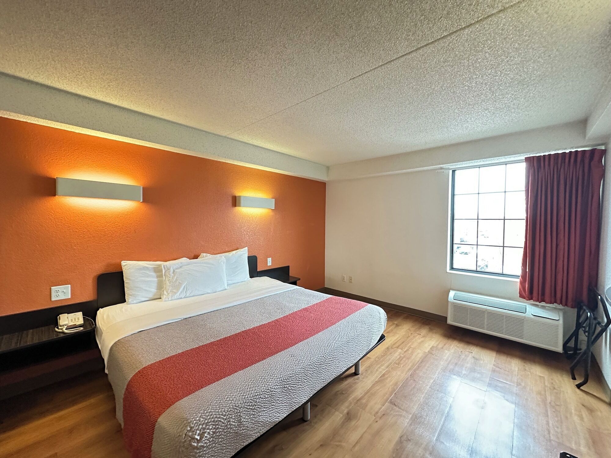 Deluxe Double Room, 1 King Bed, Non Smoking, Refrigerator & Microwave
